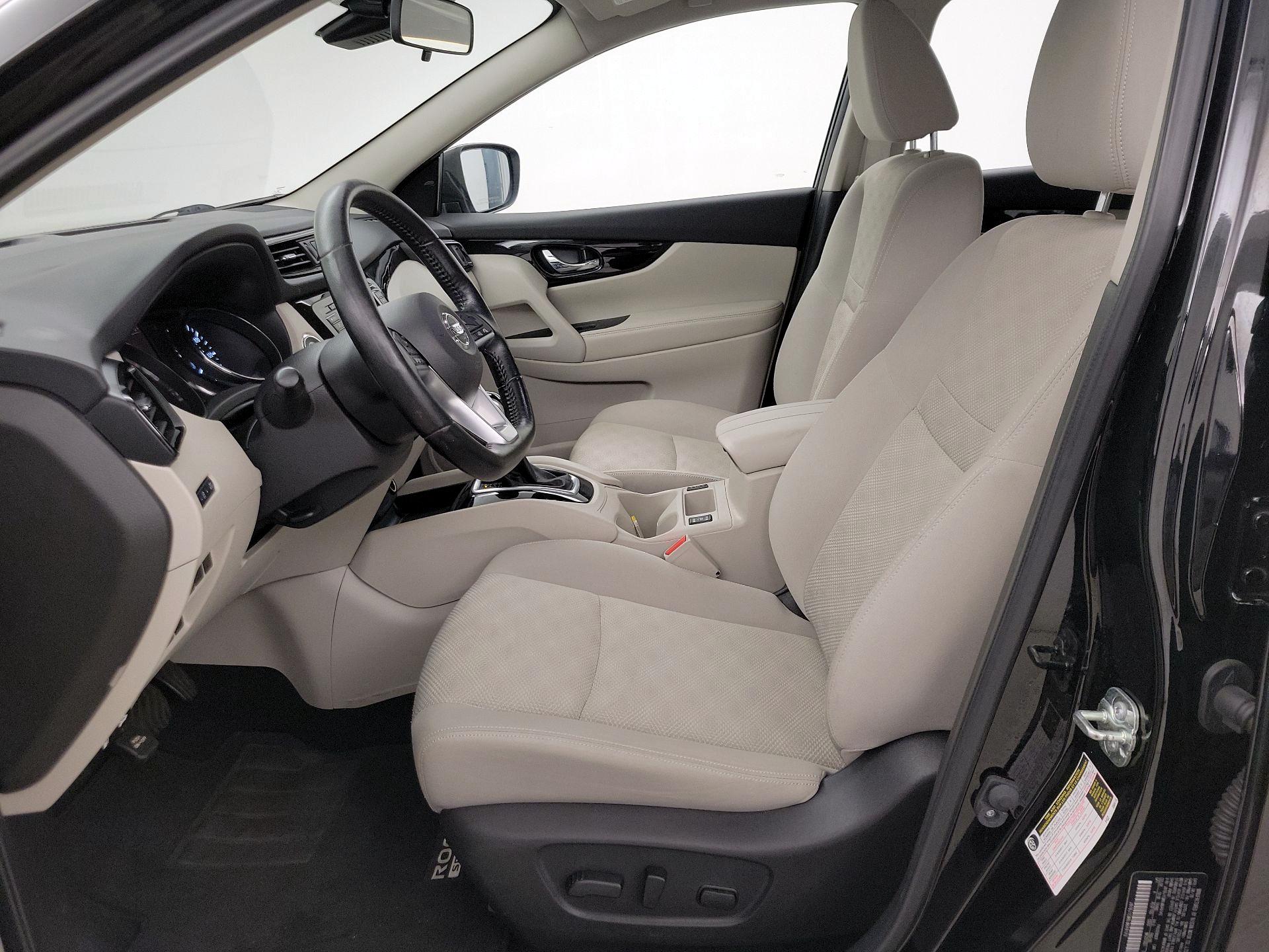 Thumbnail: 2020 Nissan Rogue Sport - 11