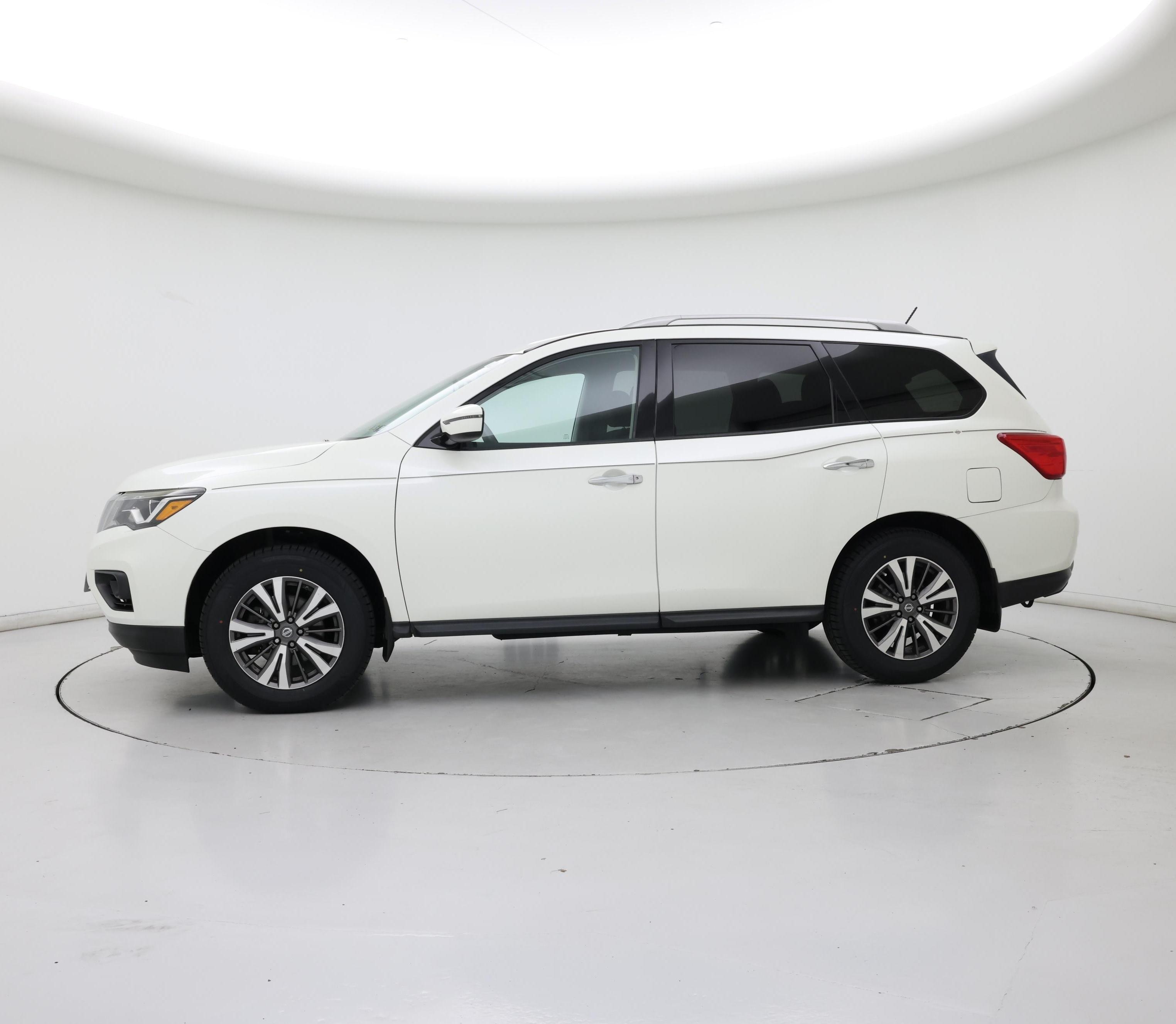 Thumbnail: 2017 Nissan Pathfinder - 3