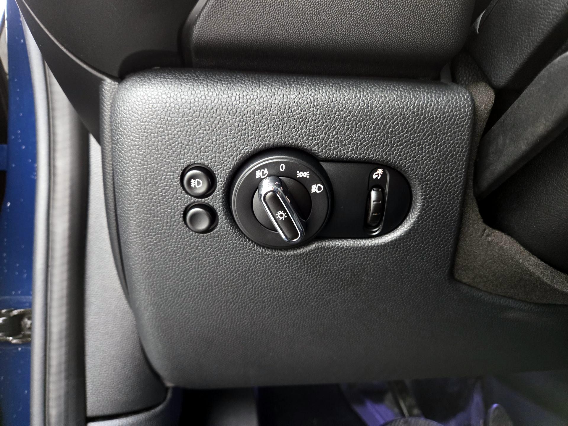 Thumbnail: 2015 MINI Cooper Hardtop - 13