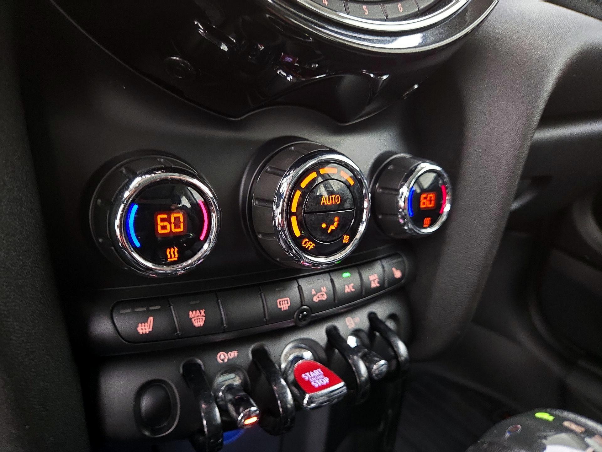 Thumbnail: 2015 MINI Cooper Hardtop - 15