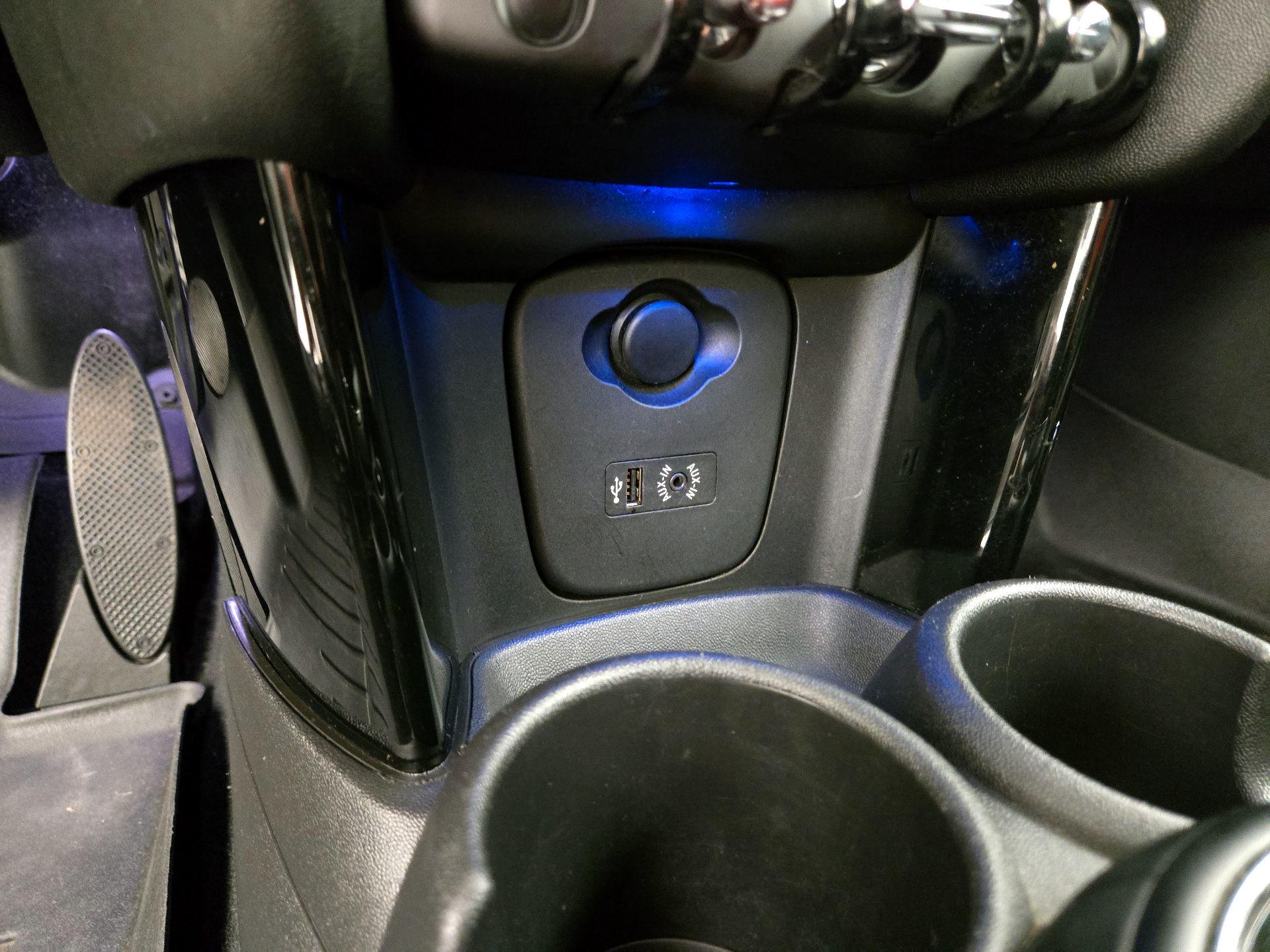 Thumbnail: 2015 MINI Cooper Hardtop - 17