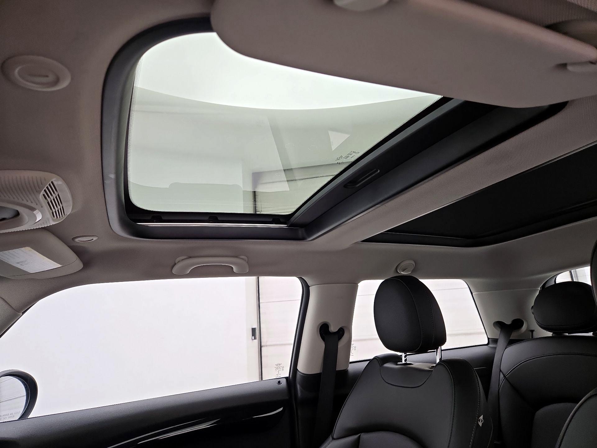 Thumbnail: 2015 MINI Cooper Hardtop - 18