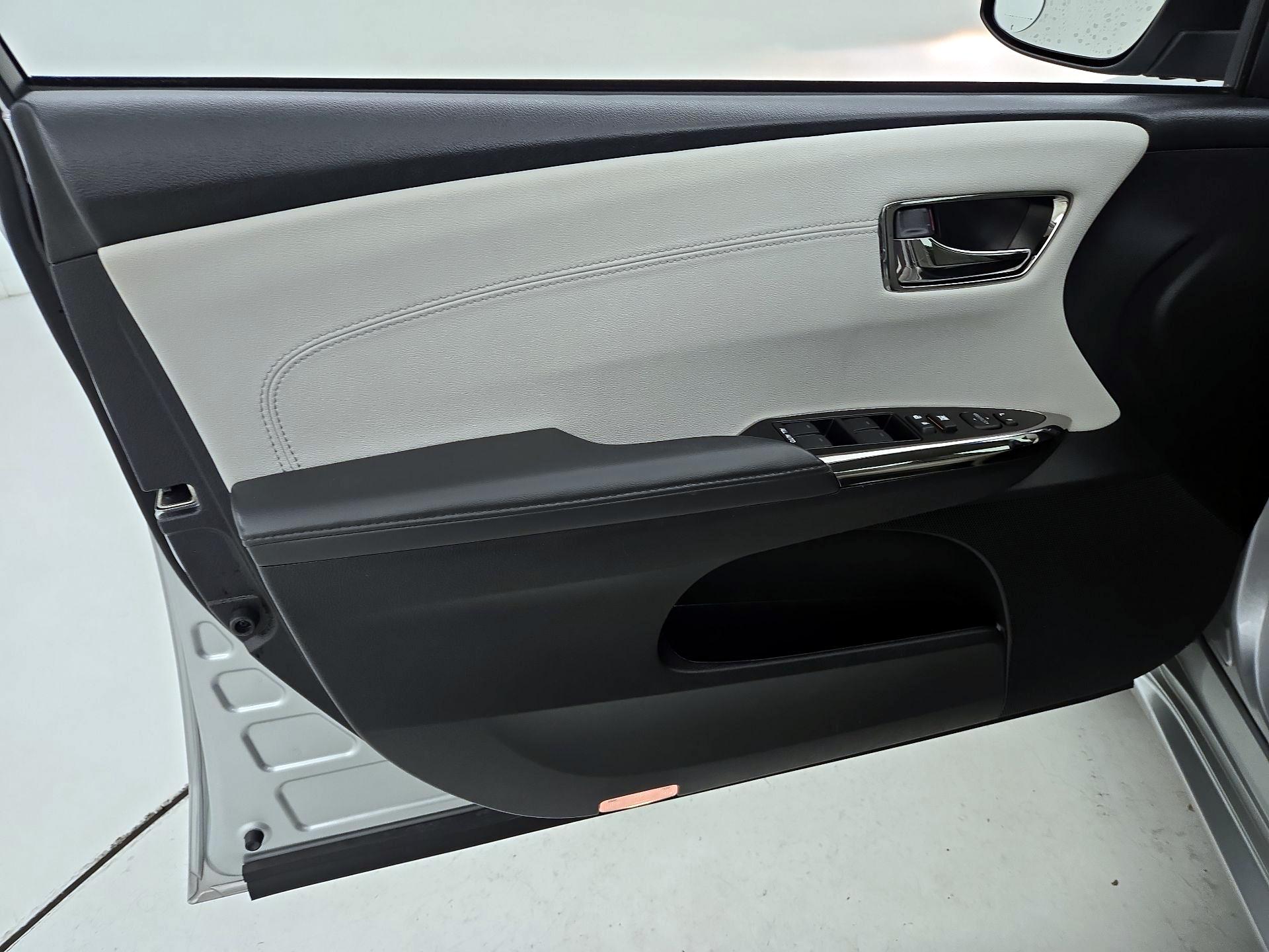 Thumbnail: 2016 Toyota Avalon - 12