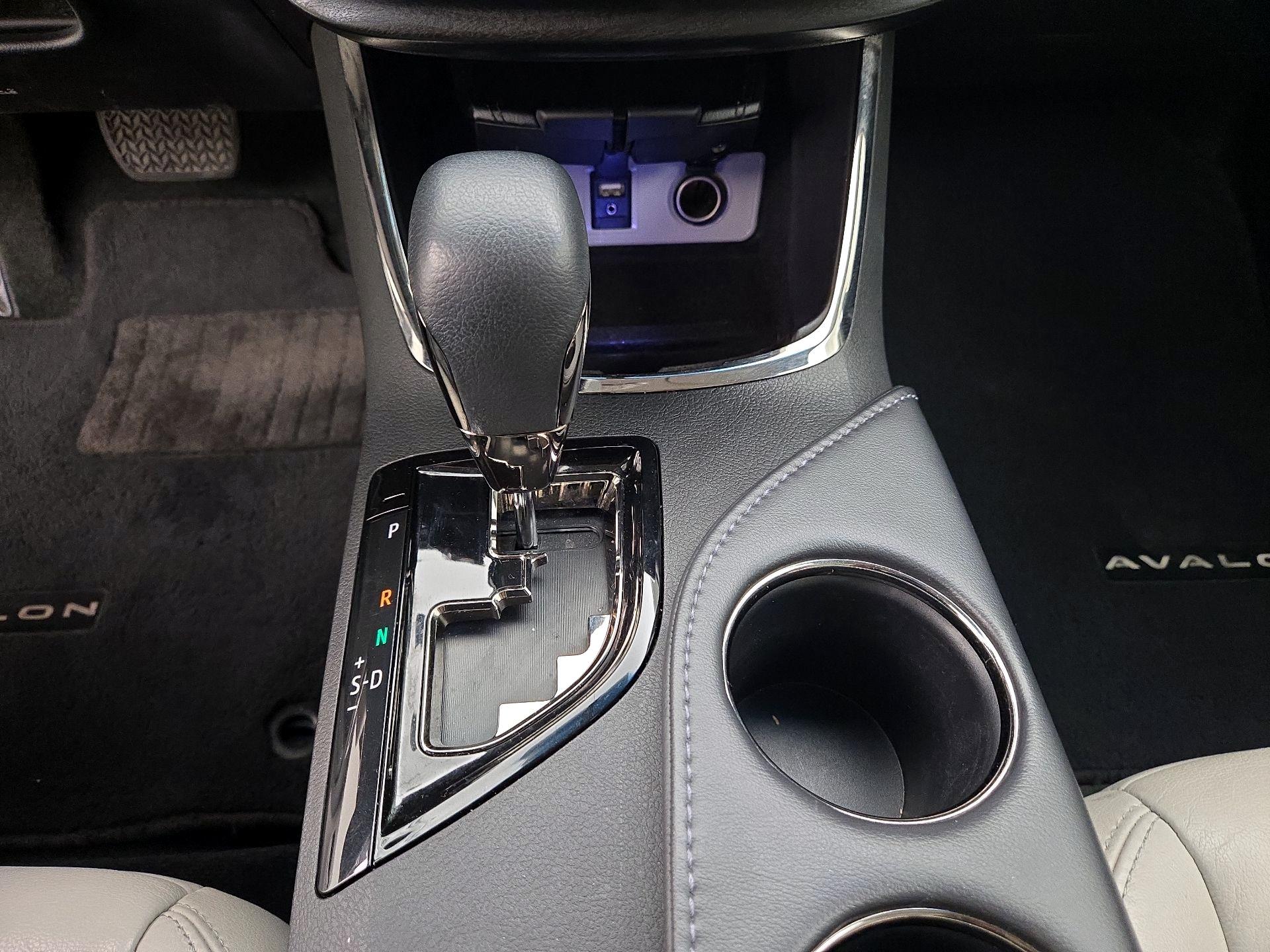 Thumbnail: 2016 Toyota Avalon - 16