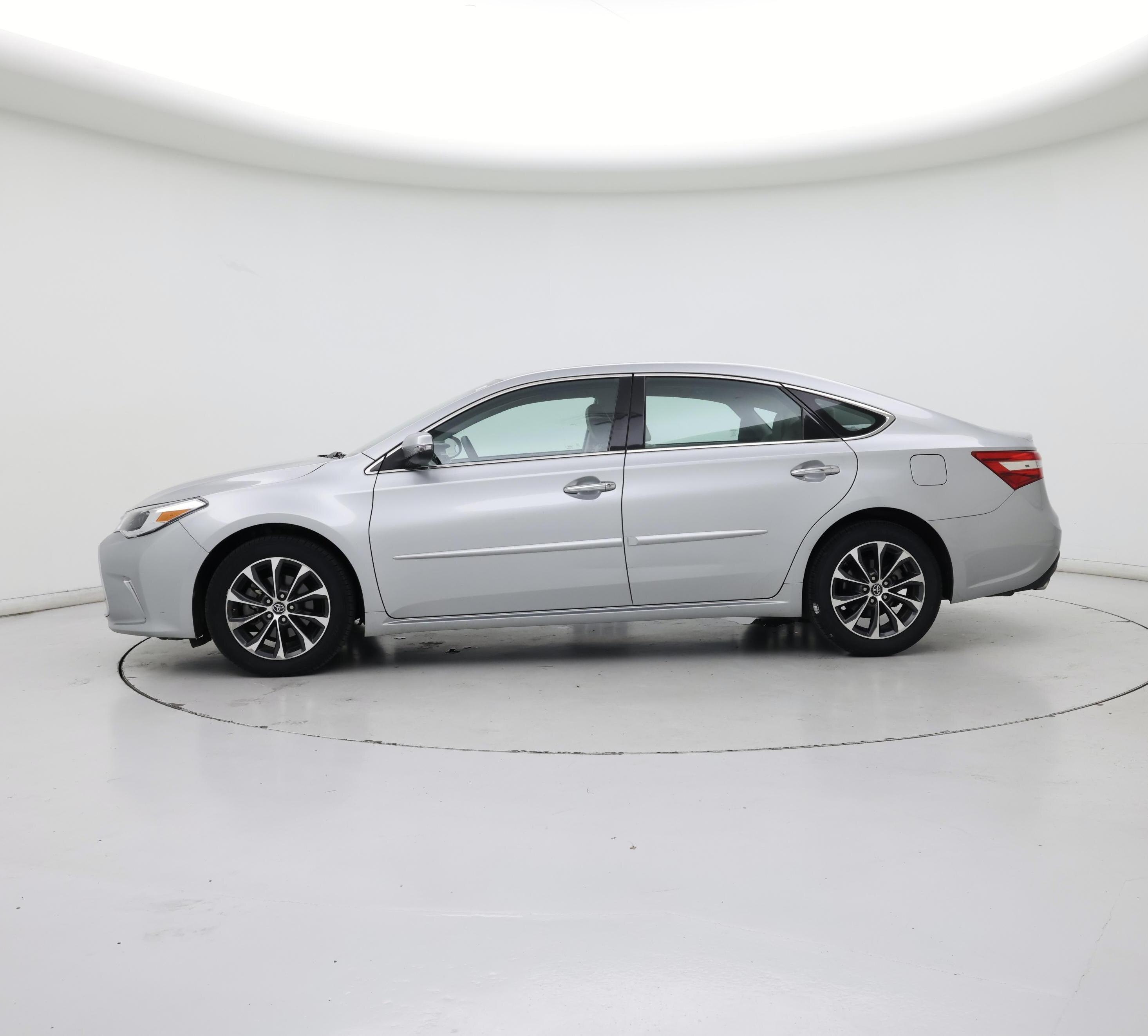 Thumbnail: 2016 Toyota Avalon - 3