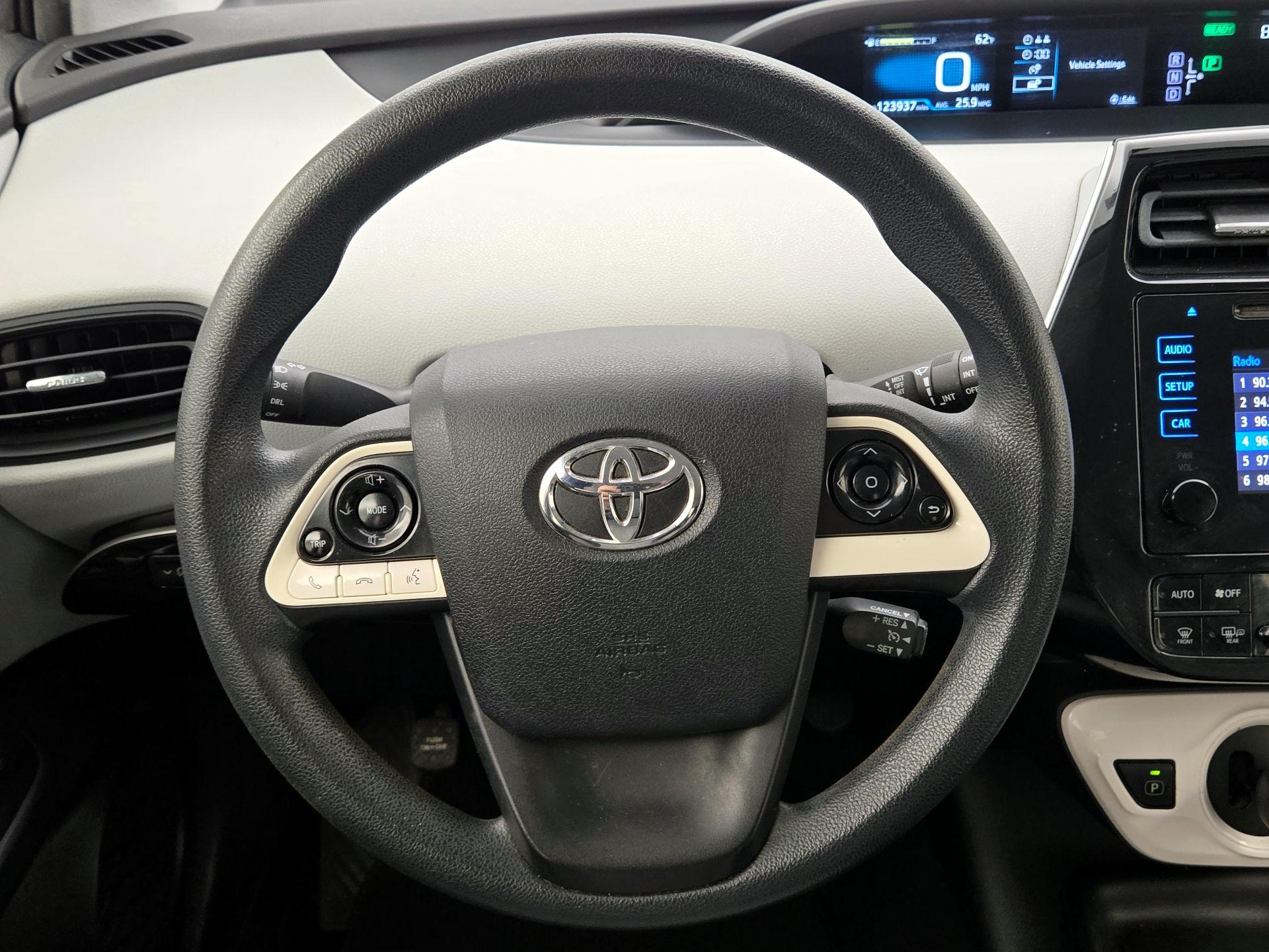 Thumbnail: 2016 Toyota Prius - 10