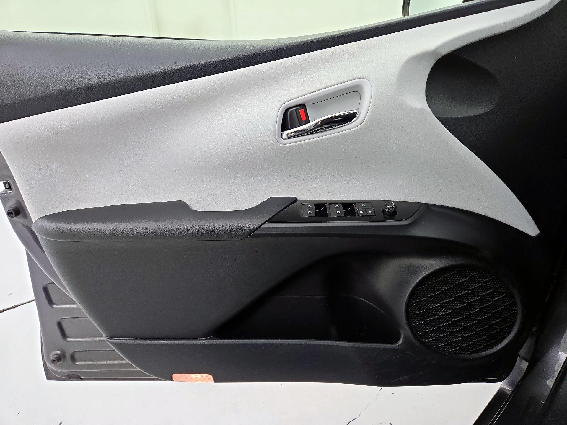 Thumbnail: 2016 Toyota Prius - 12