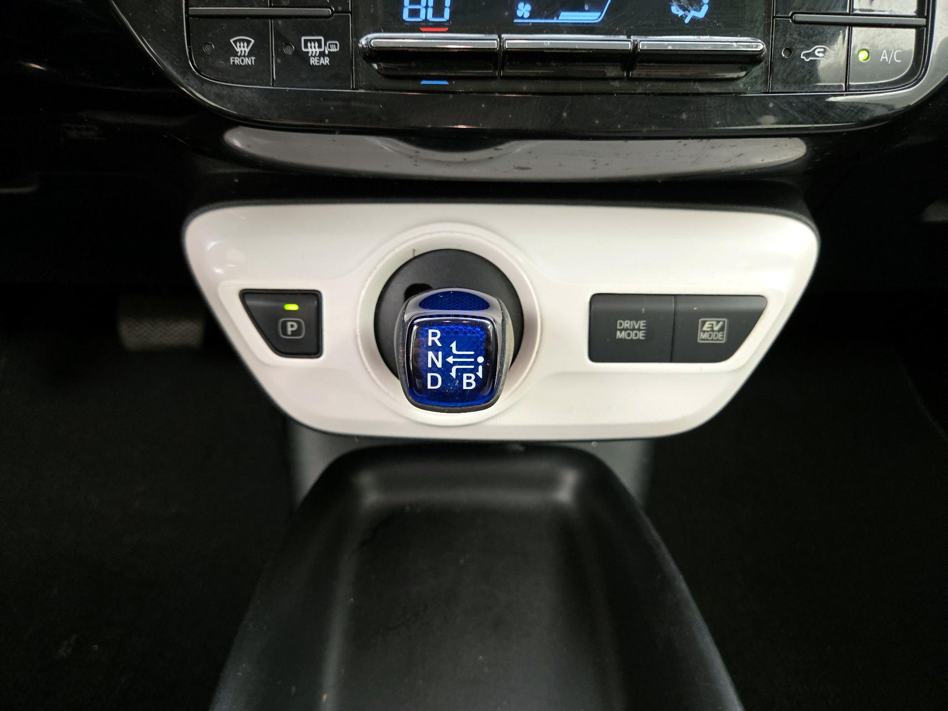 Thumbnail: 2016 Toyota Prius - 17