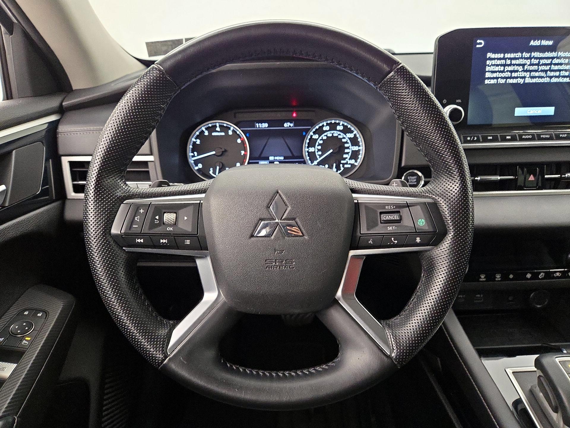 Thumbnail: 2022 Mitsubishi Outlander - 10