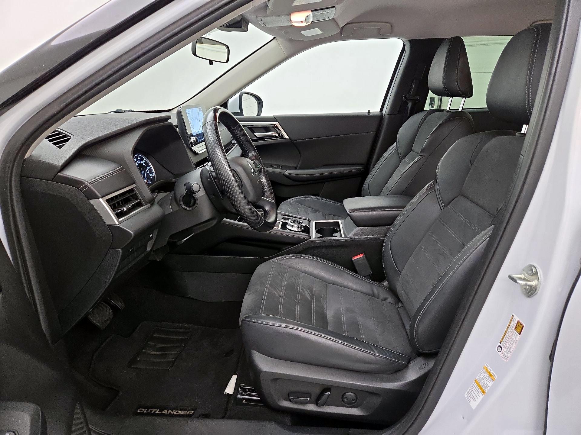 Thumbnail: 2022 Mitsubishi Outlander - 11