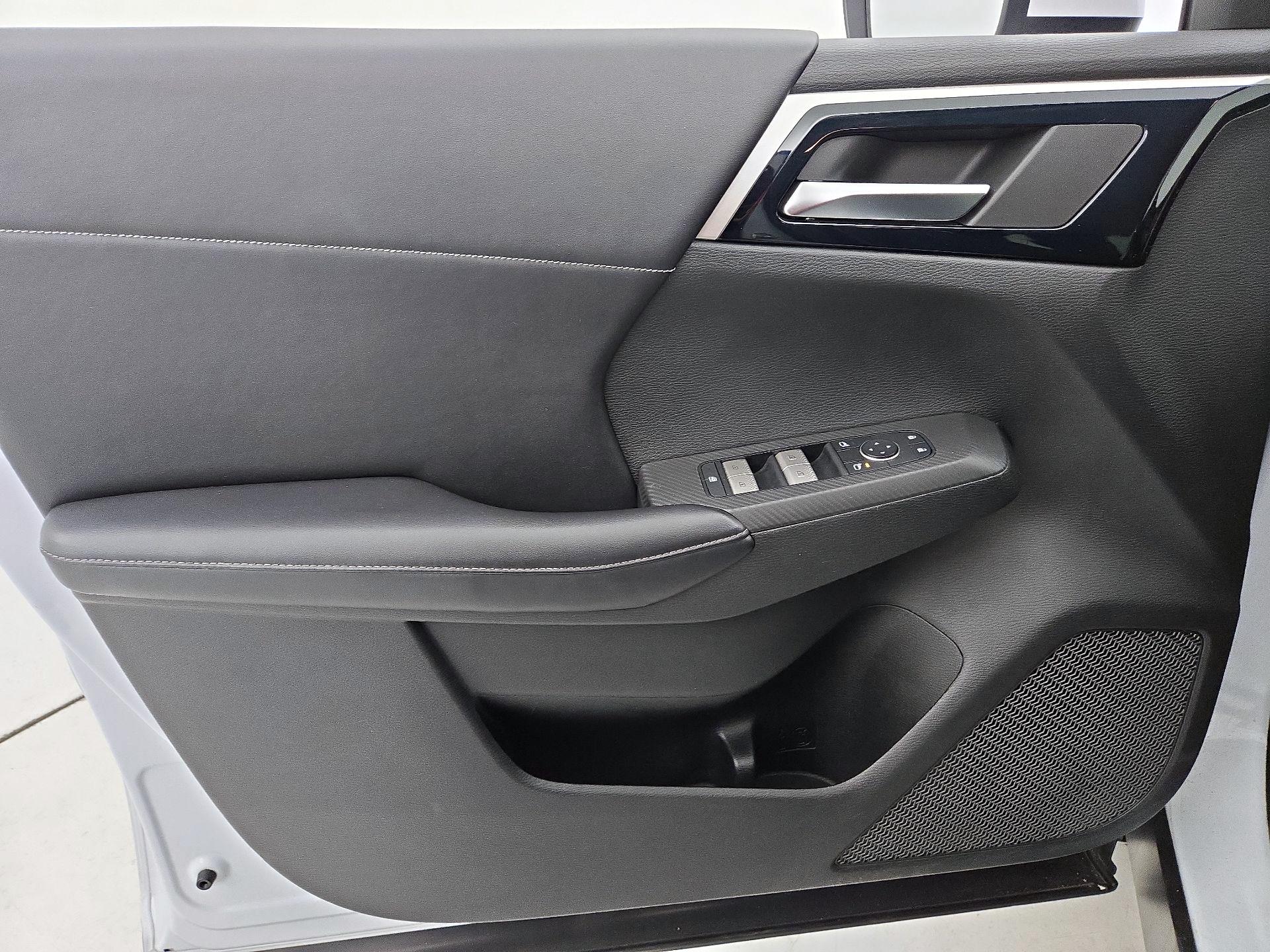 Thumbnail: 2022 Mitsubishi Outlander - 12