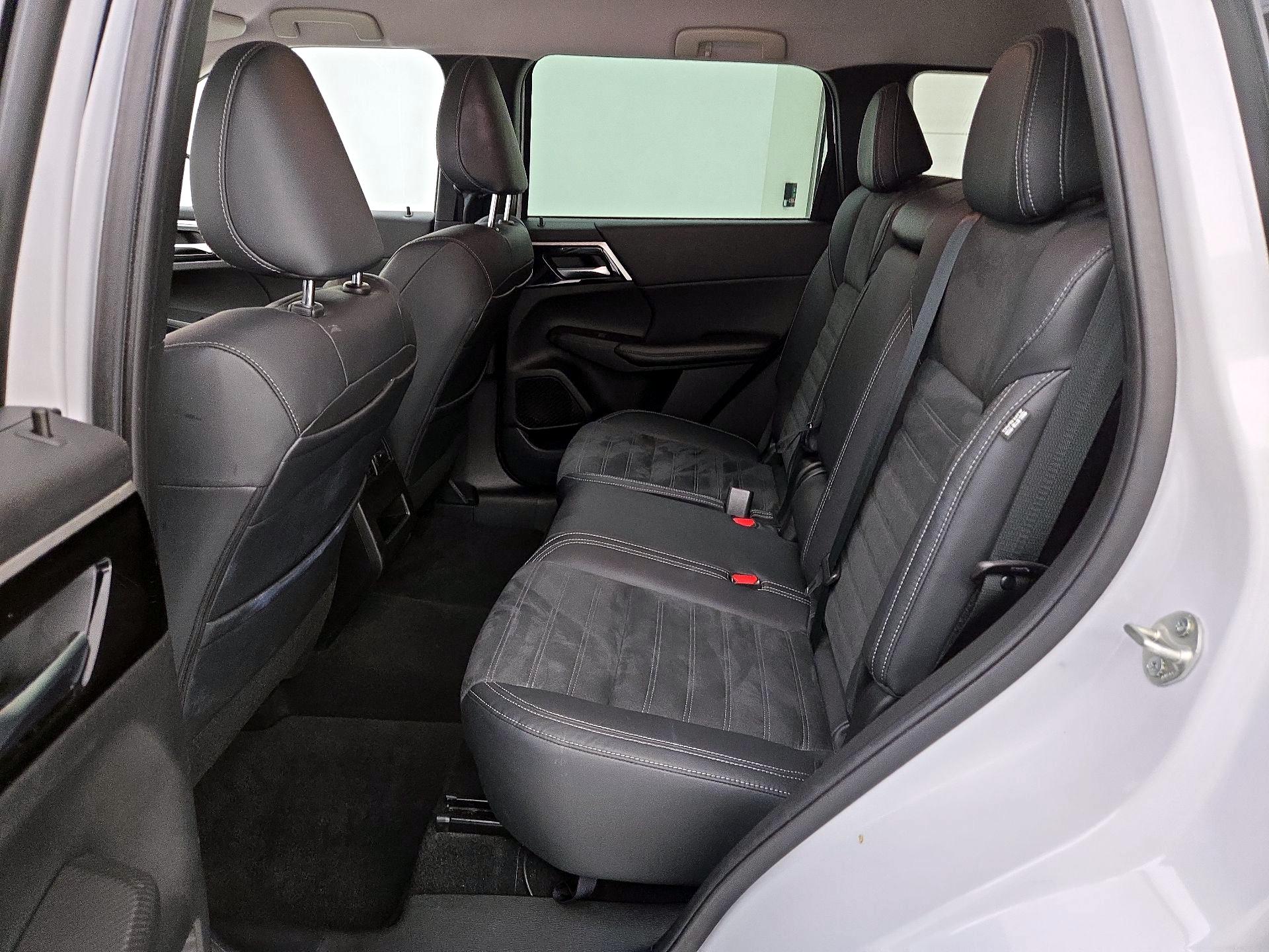 Thumbnail: 2022 Mitsubishi Outlander - 20