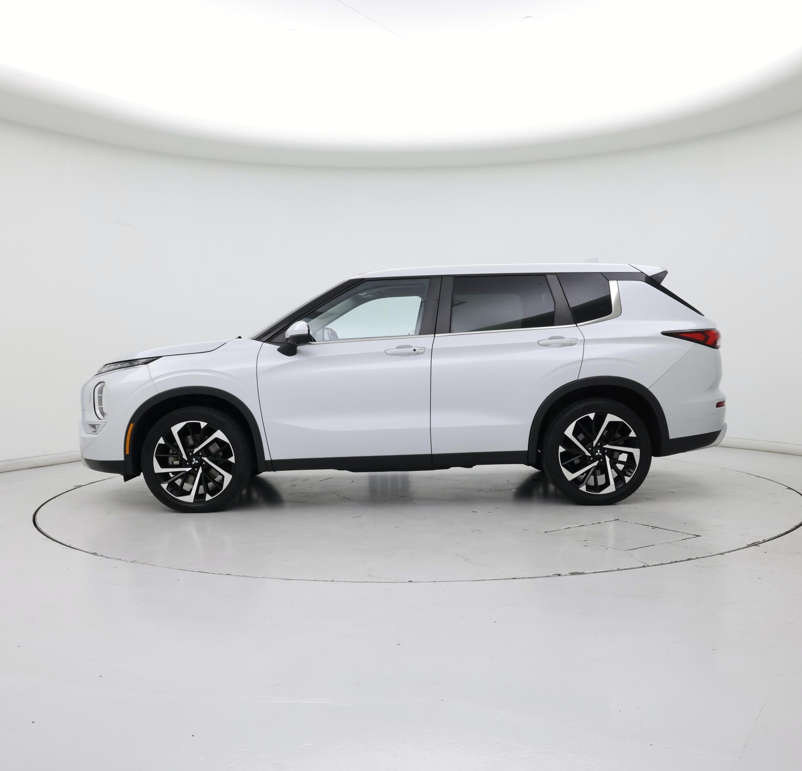 Thumbnail: 2022 Mitsubishi Outlander - 3