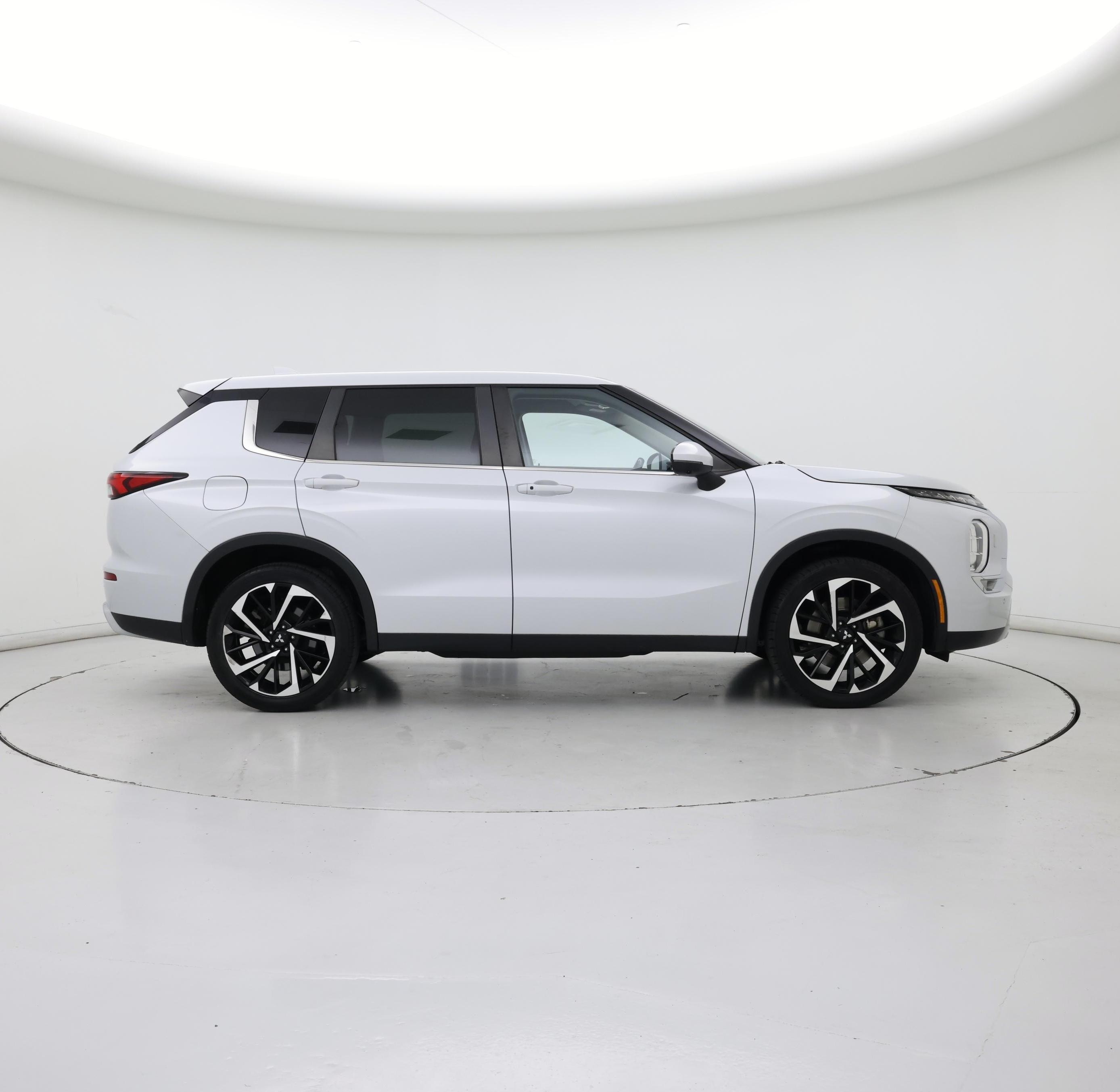 Thumbnail: 2022 Mitsubishi Outlander - 7