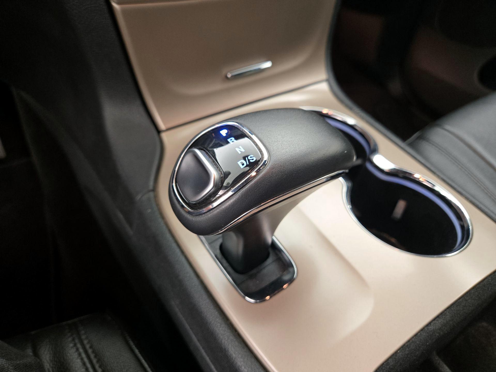 Thumbnail: 2015 Jeep Grand Cherokee - 16