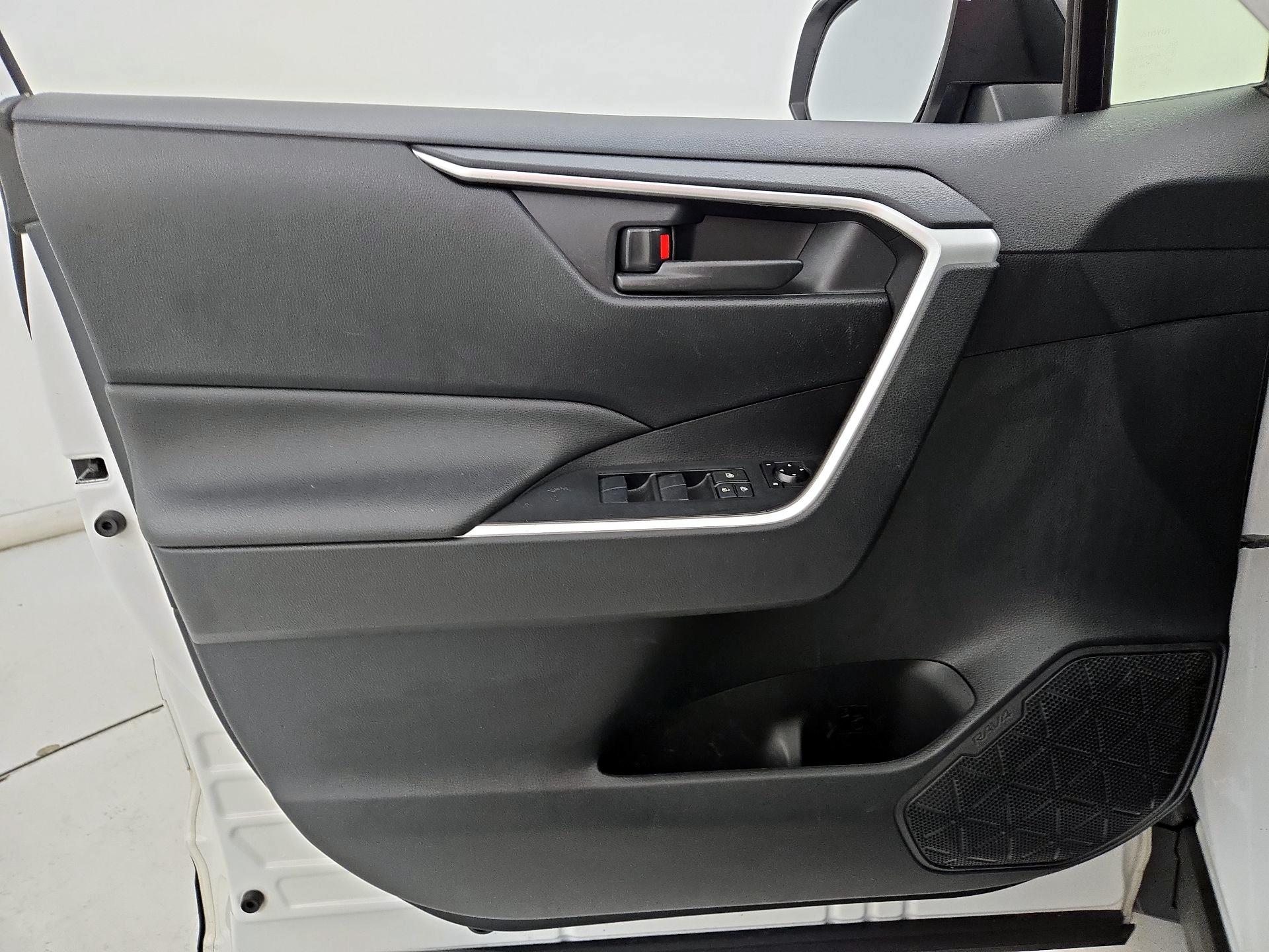 Thumbnail: 2019 Toyota RAV4 - 12