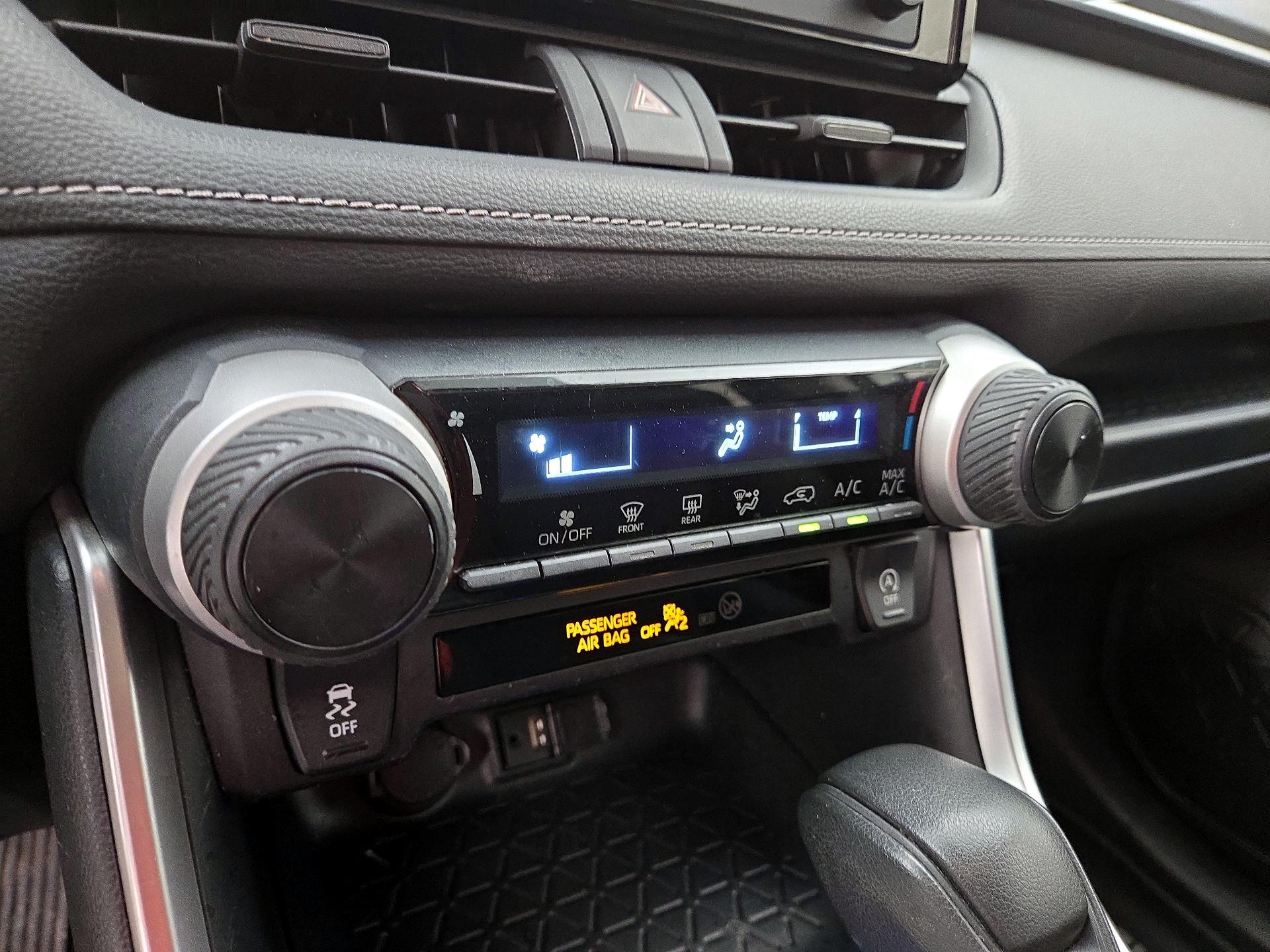 Thumbnail: 2019 Toyota RAV4 - 16
