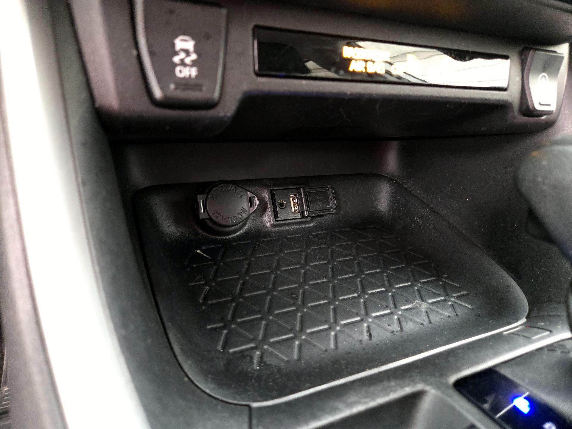 Thumbnail: 2019 Toyota RAV4 - 18