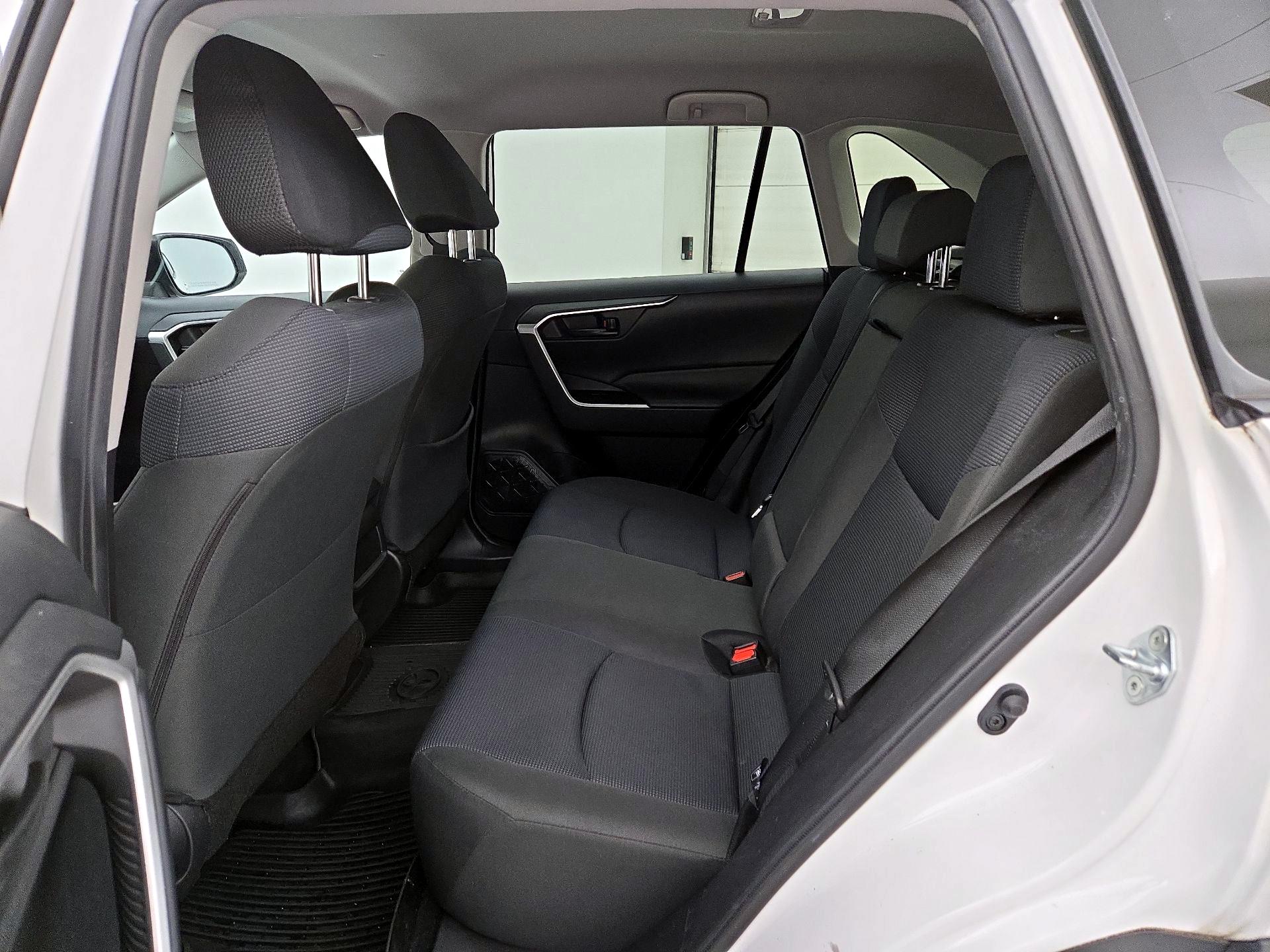 Thumbnail: 2019 Toyota RAV4 - 19