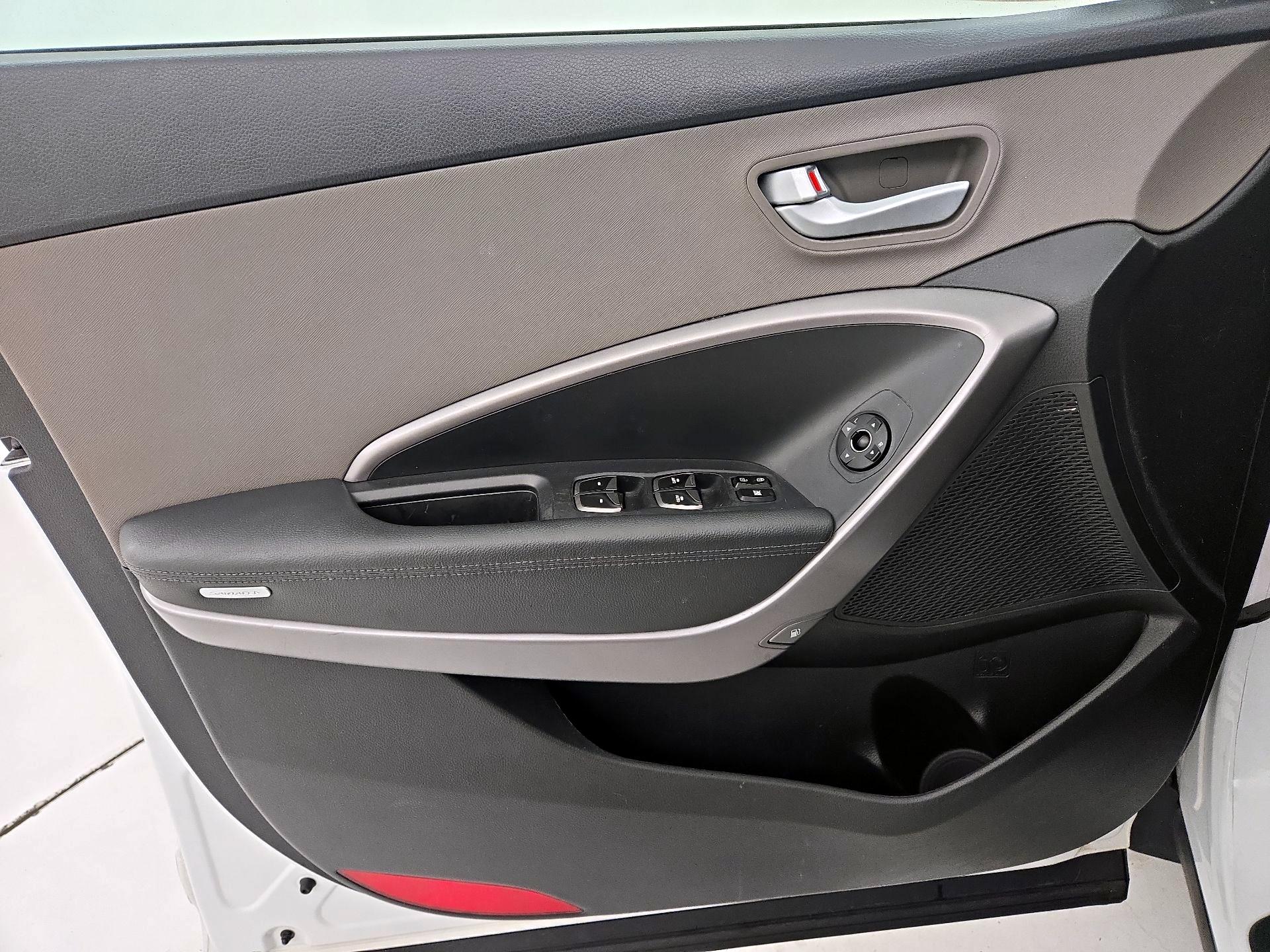 Thumbnail: 2016 Hyundai Santa Fe - 12