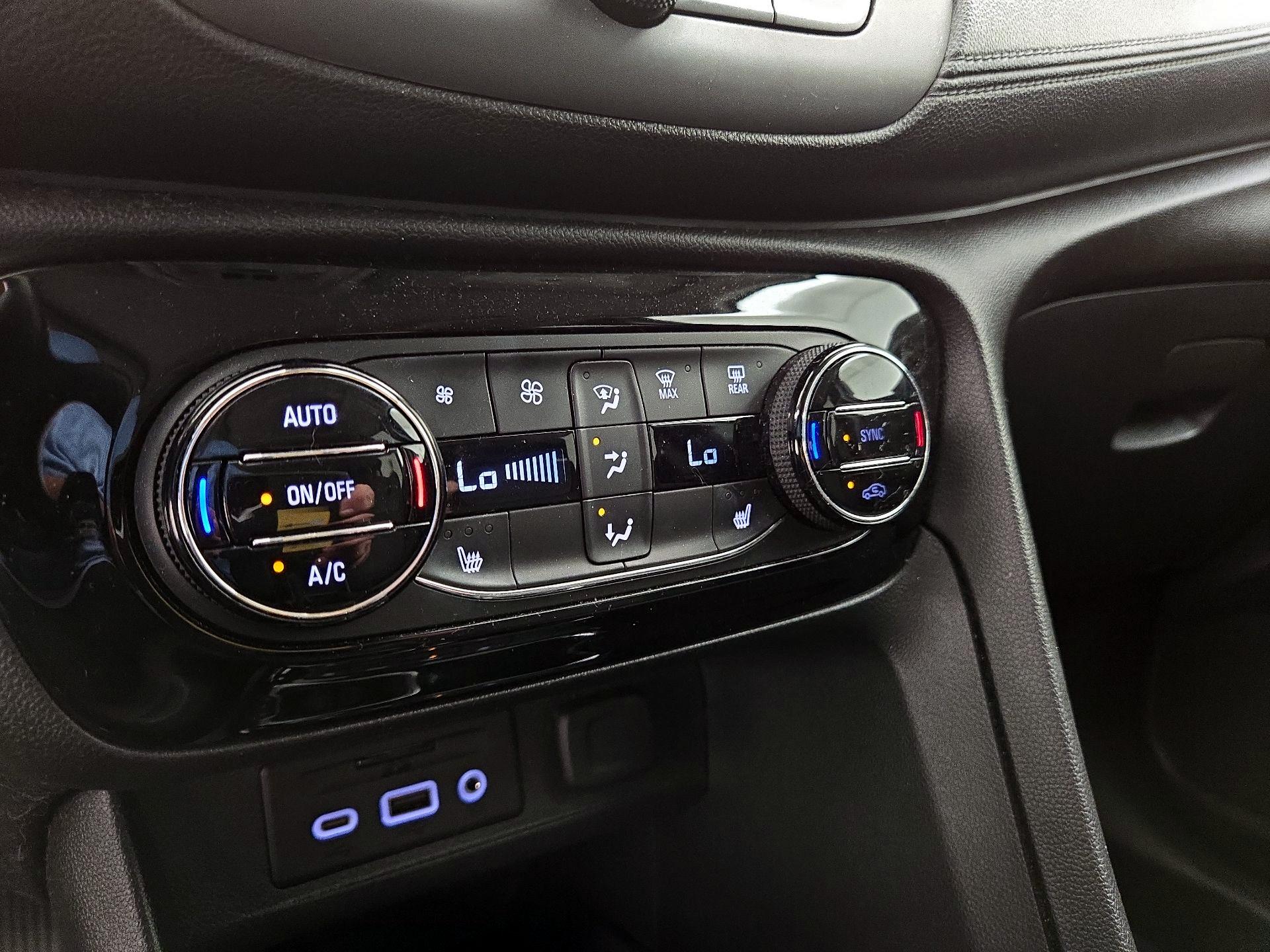 Thumbnail: 2020 Buick Encore GX - 16