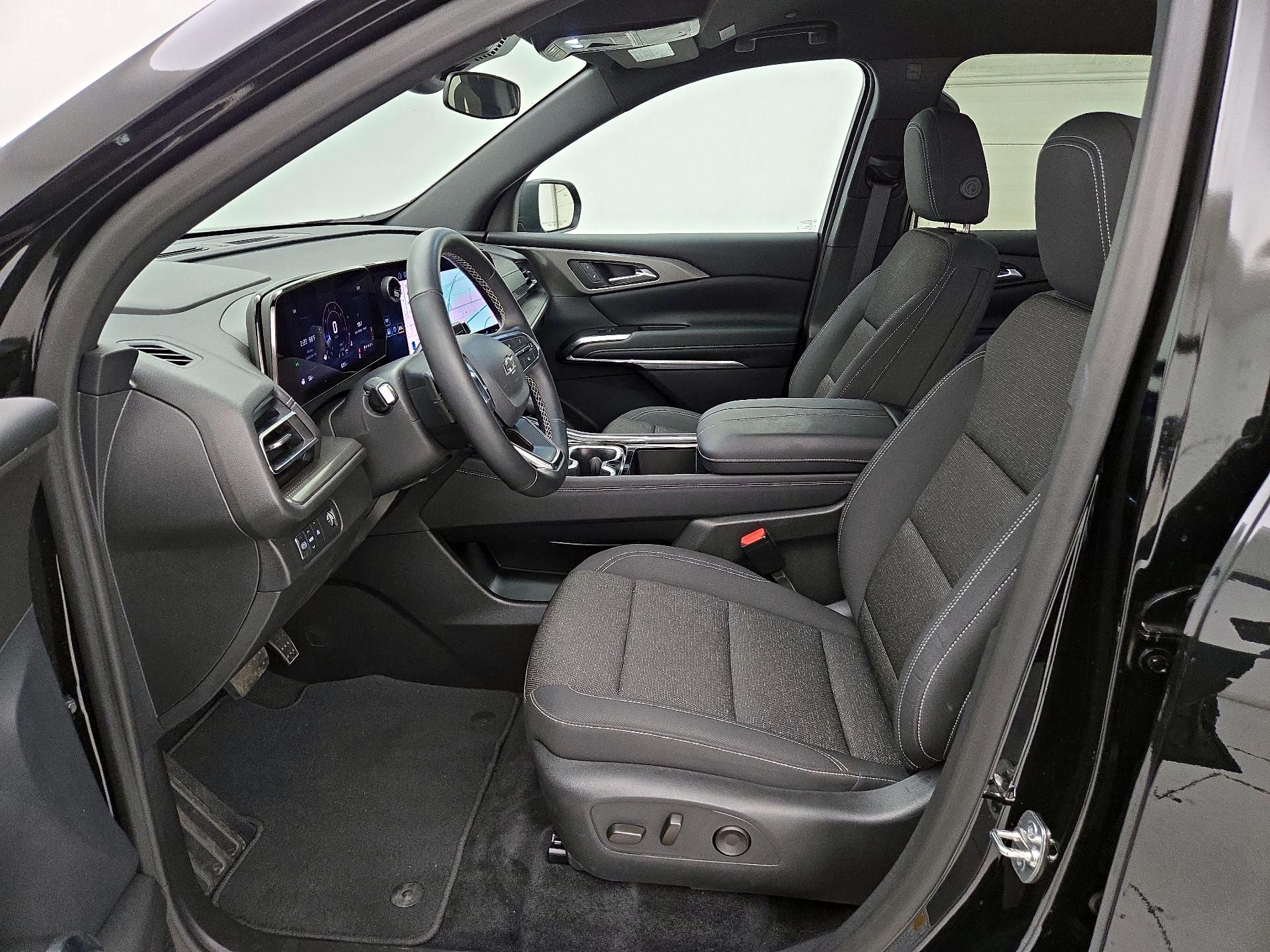 Thumbnail: 2025 Chevrolet Traverse - 11