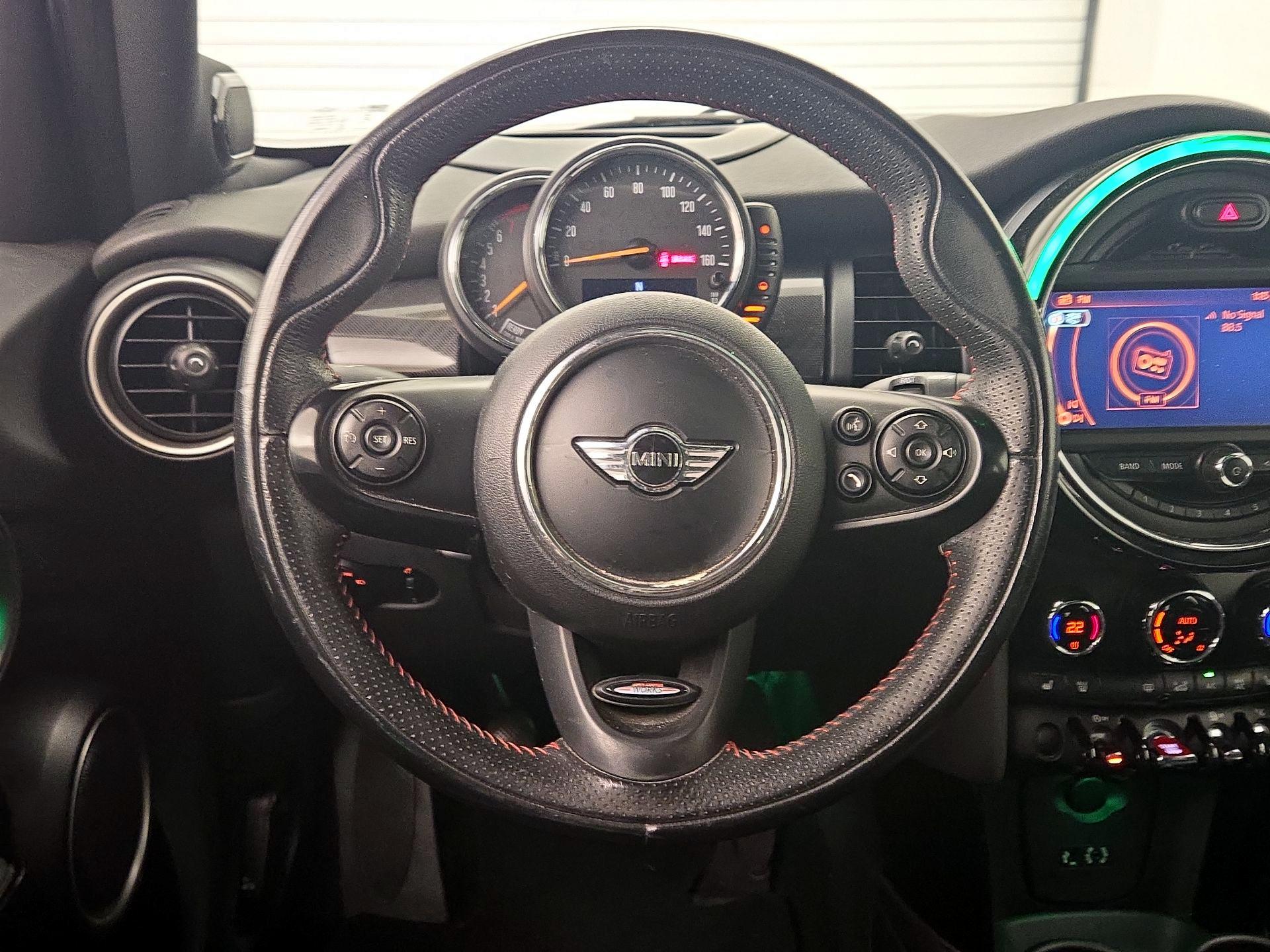 Thumbnail: 2015 MINI Cooper Hardtop - 10