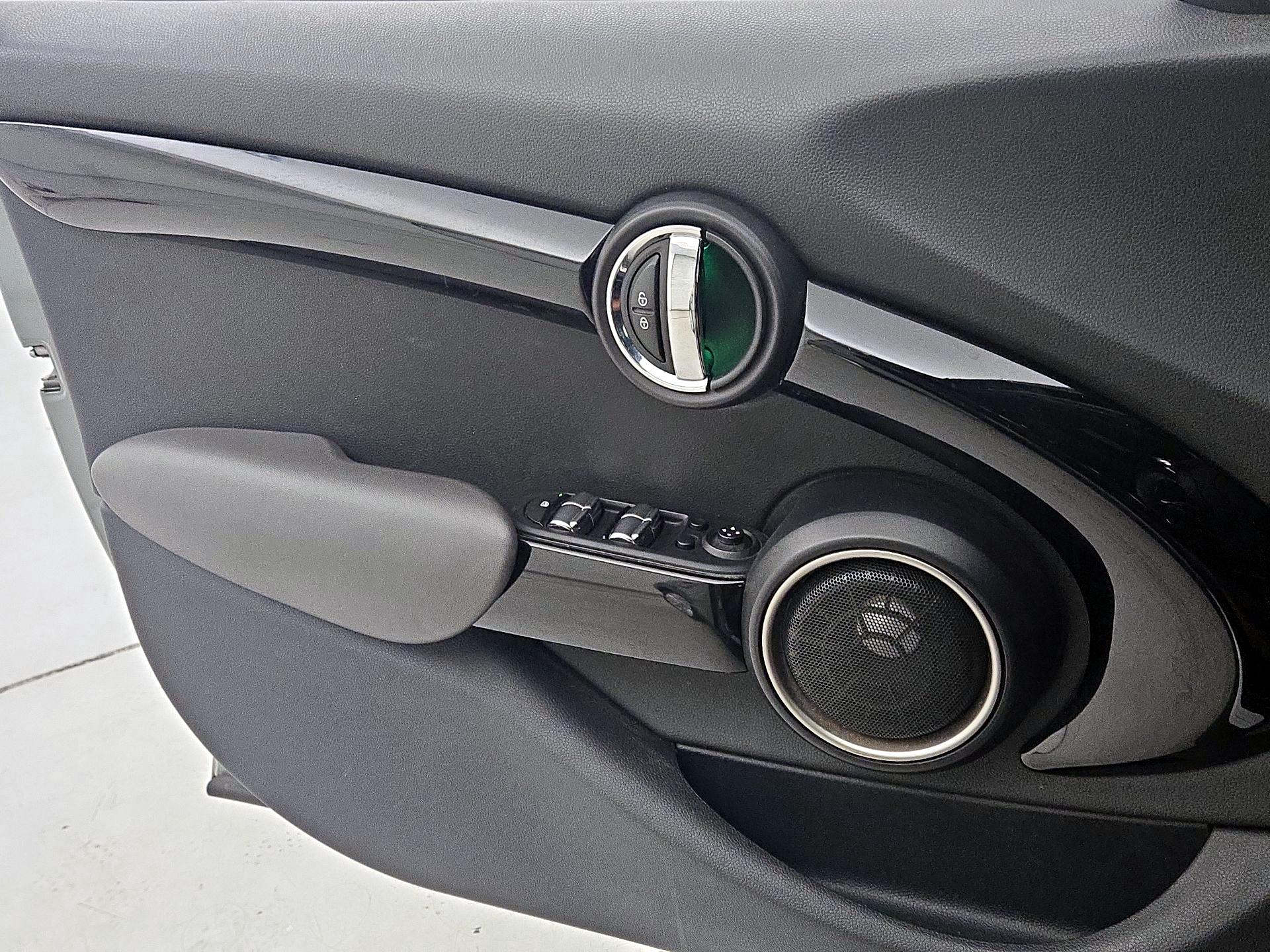 Thumbnail: 2015 MINI Cooper Hardtop - 12