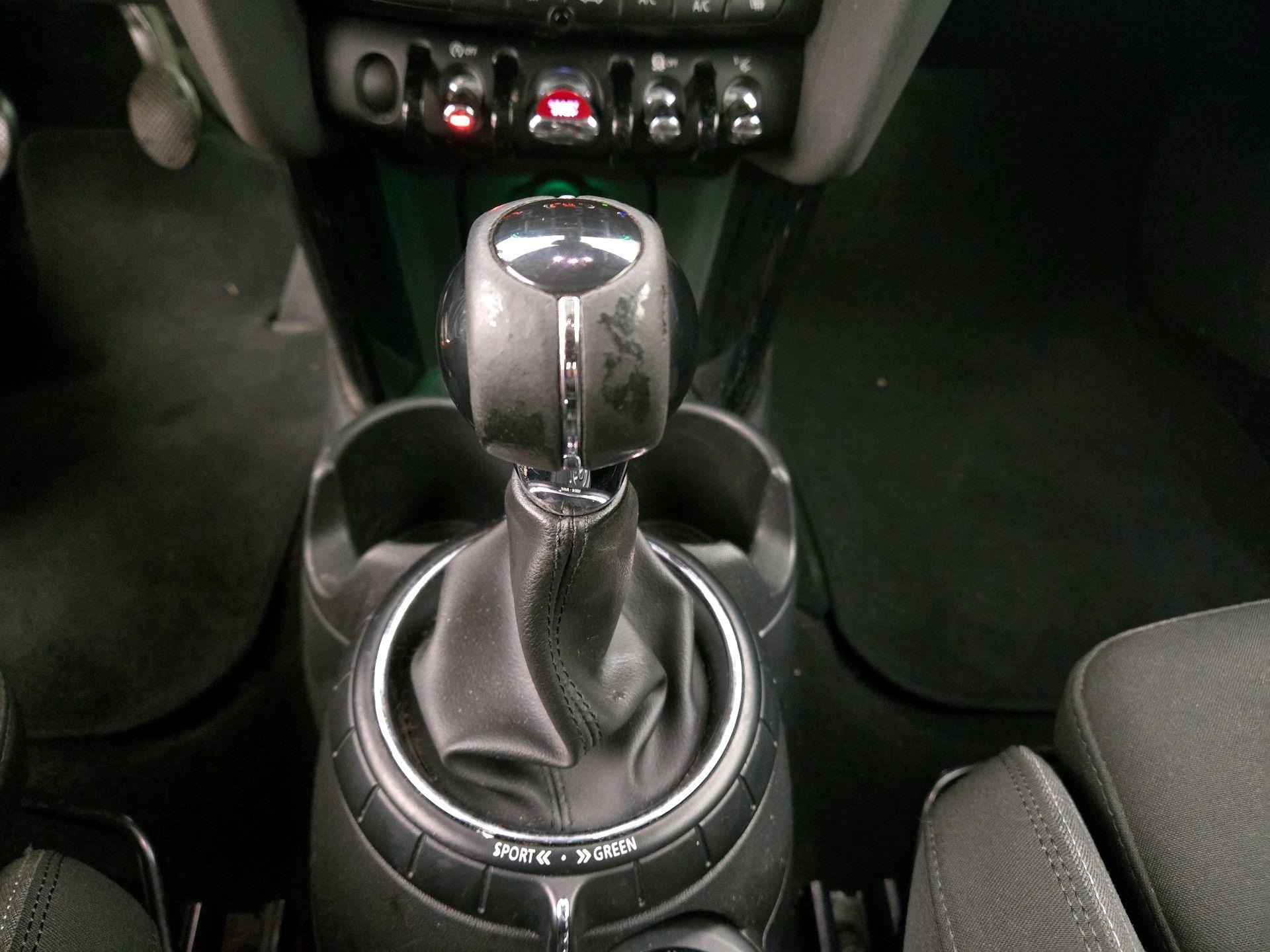 Thumbnail: 2015 MINI Cooper Hardtop - 15