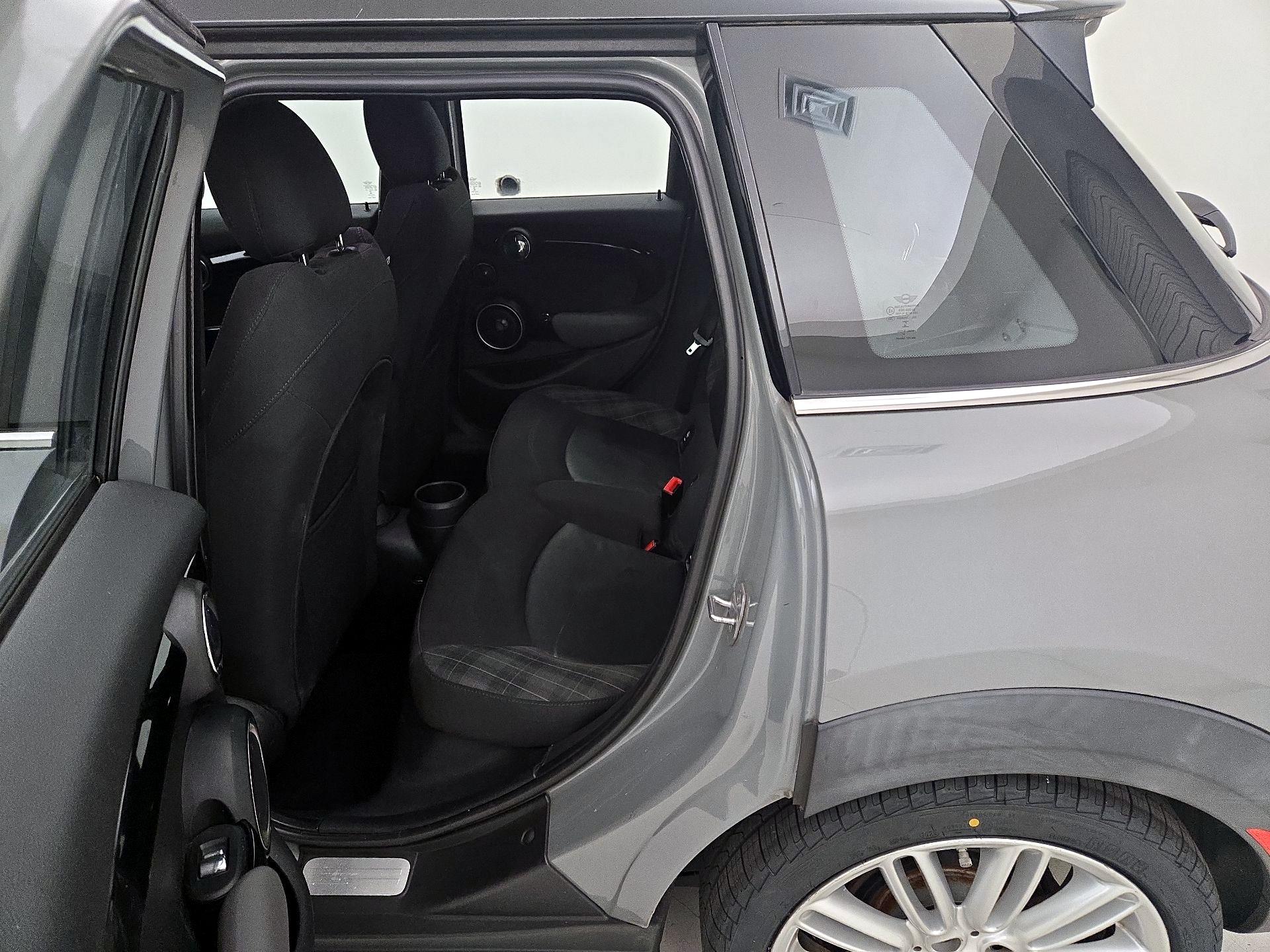 Thumbnail: 2015 MINI Cooper Hardtop - 16