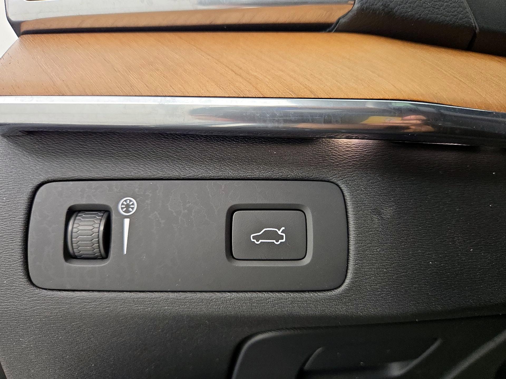 Thumbnail: 2019 Volvo XC90 - 13