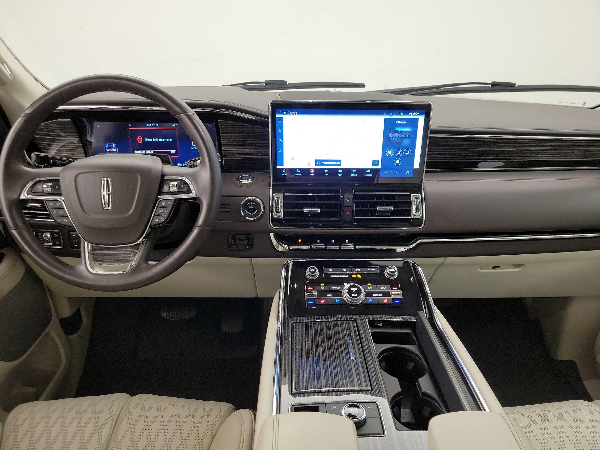 Thumbnail: 2023 Lincoln Navigator L - 9