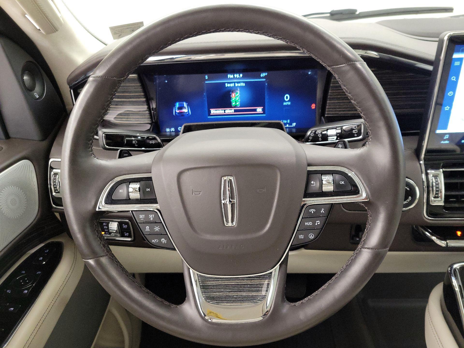 Thumbnail: 2023 Lincoln Navigator L - 10