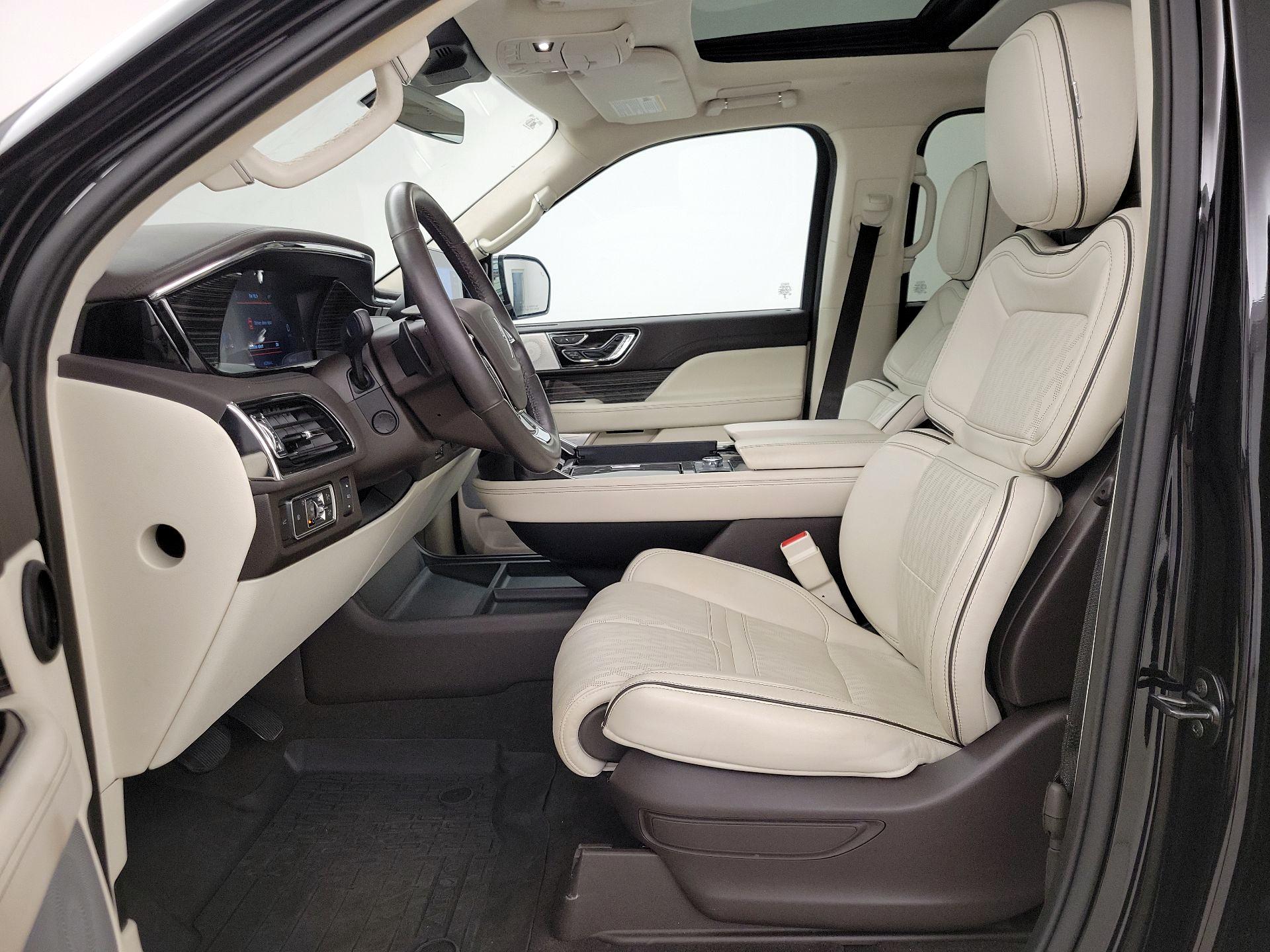 Thumbnail: 2023 Lincoln Navigator L - 11