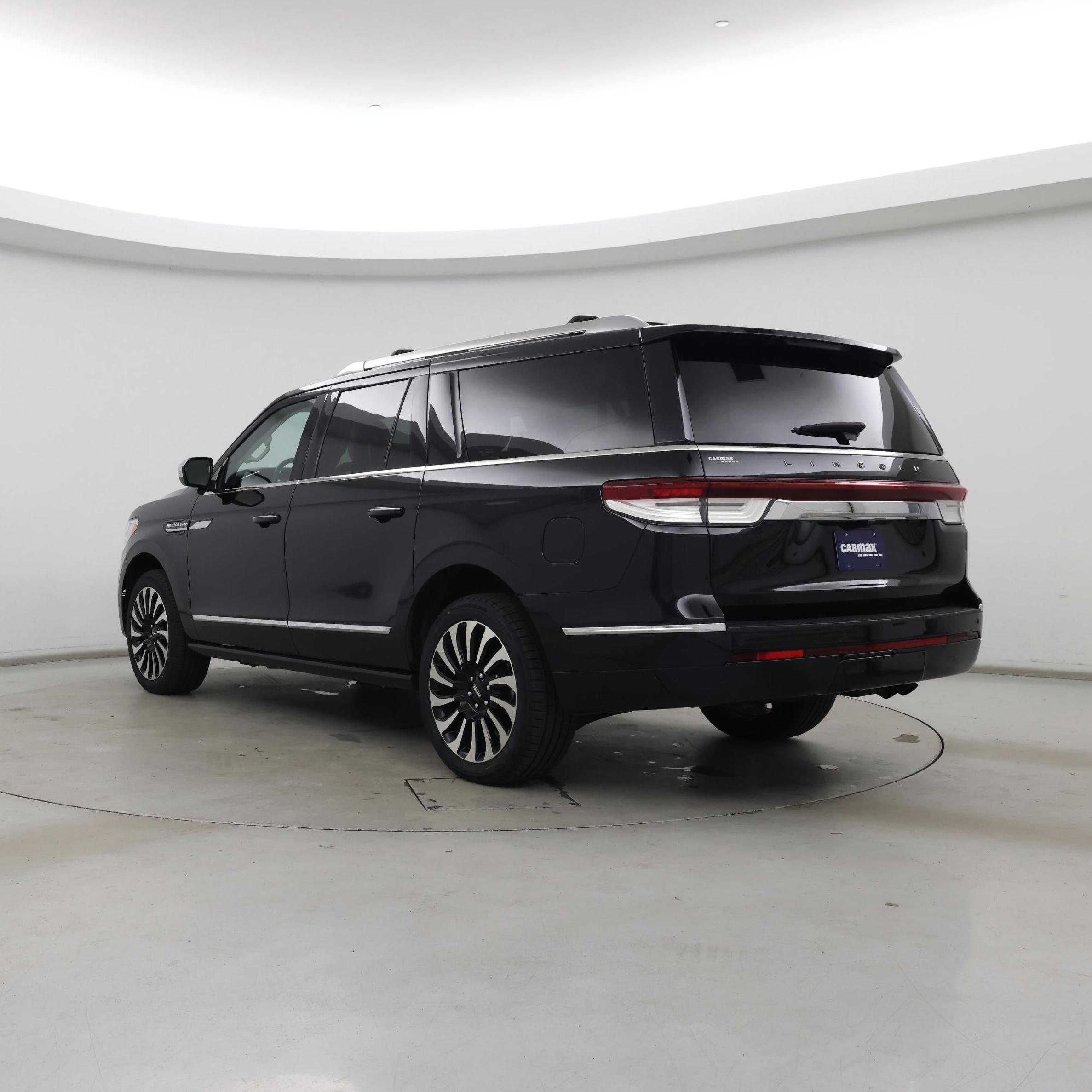 Thumbnail: 2023 Lincoln Navigator L - 2