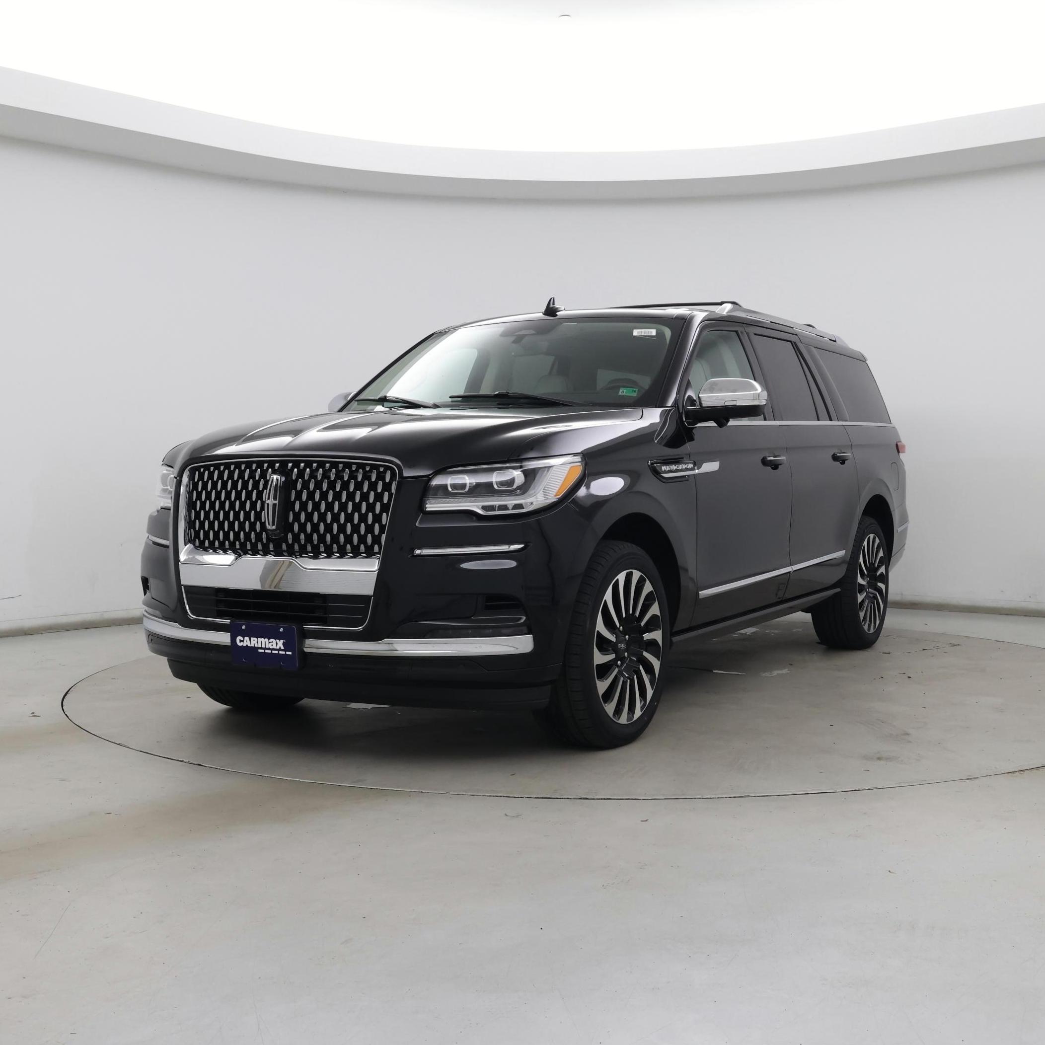 Thumbnail: 2023 Lincoln Navigator L - 4