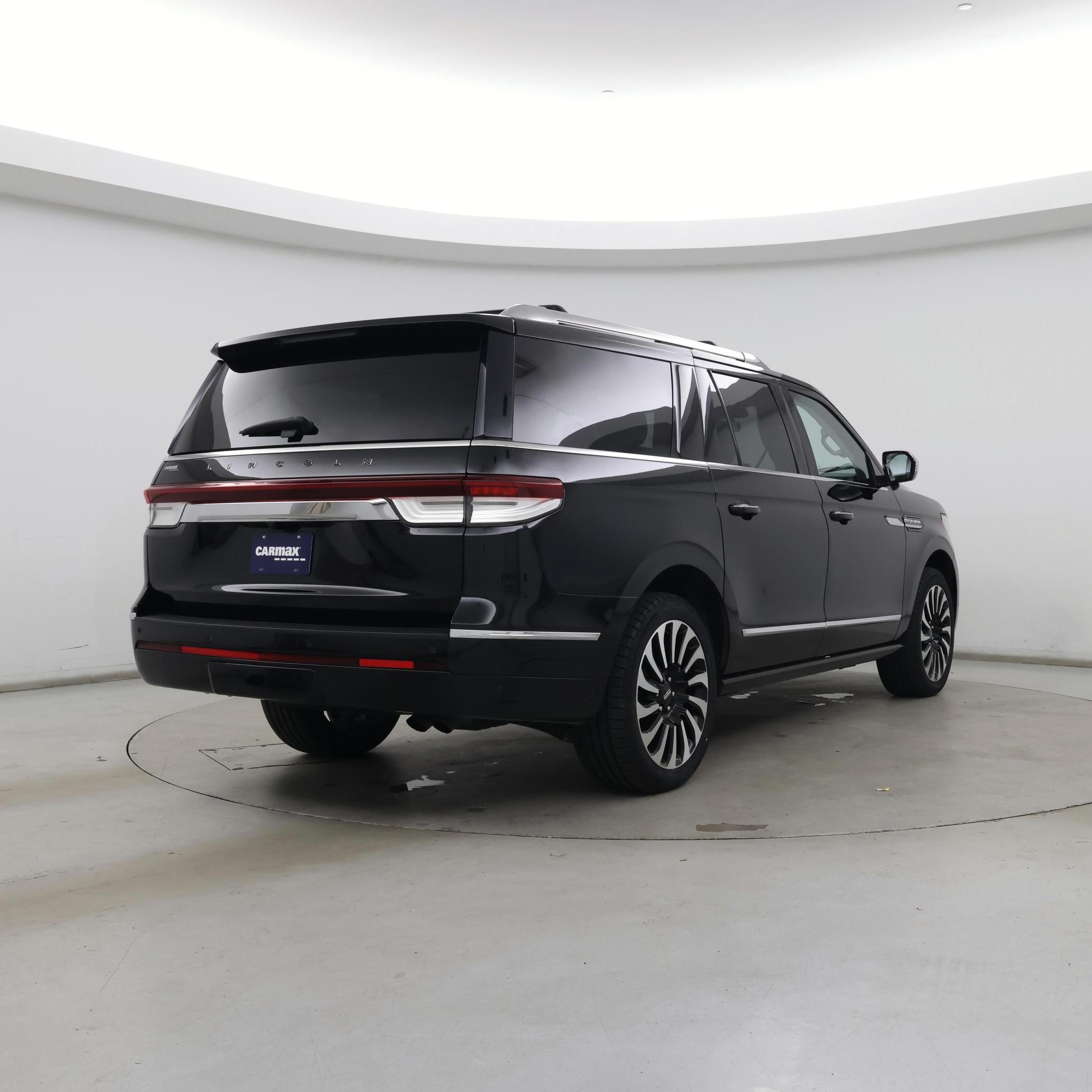 Thumbnail: 2023 Lincoln Navigator L - 8