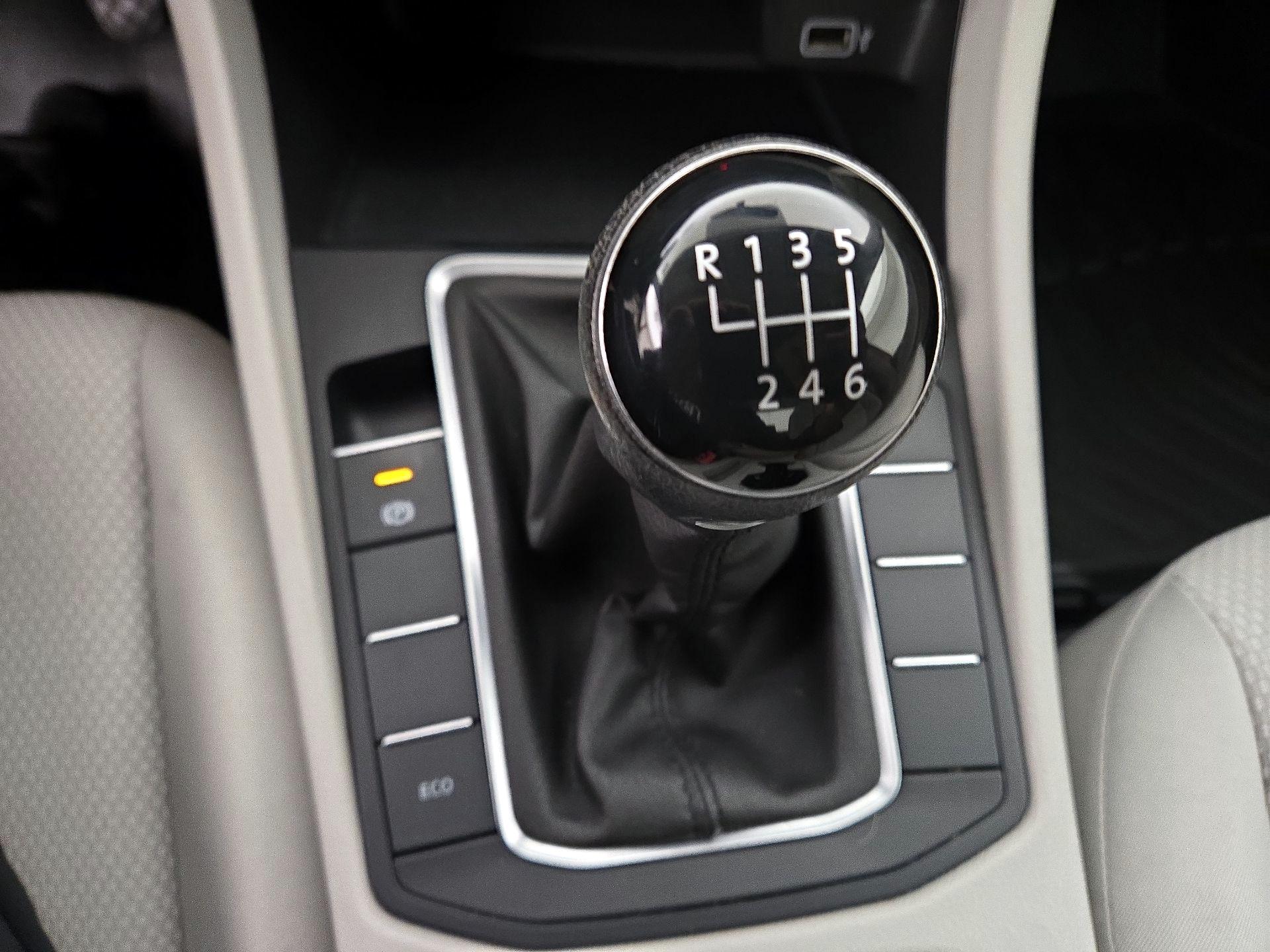 Thumbnail: 2019 Volkswagen Jetta - 17