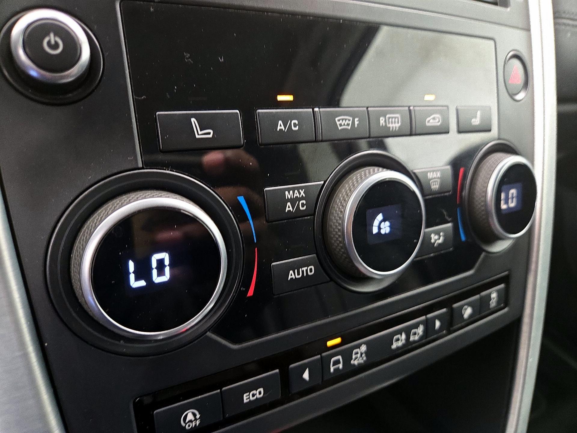 Thumbnail: 2019 Land Rover Discovery Sport - 15