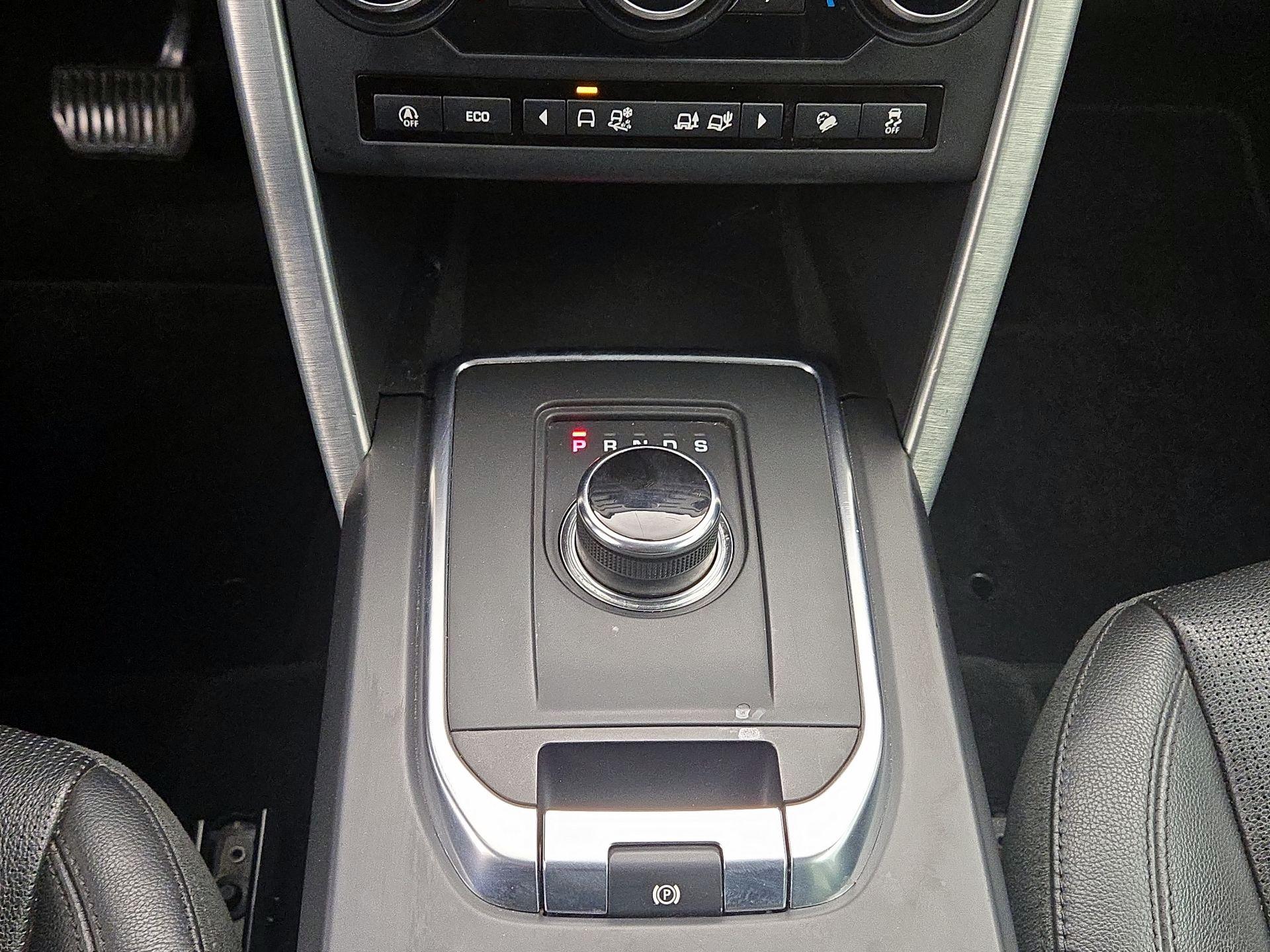 Thumbnail: 2019 Land Rover Discovery Sport - 16