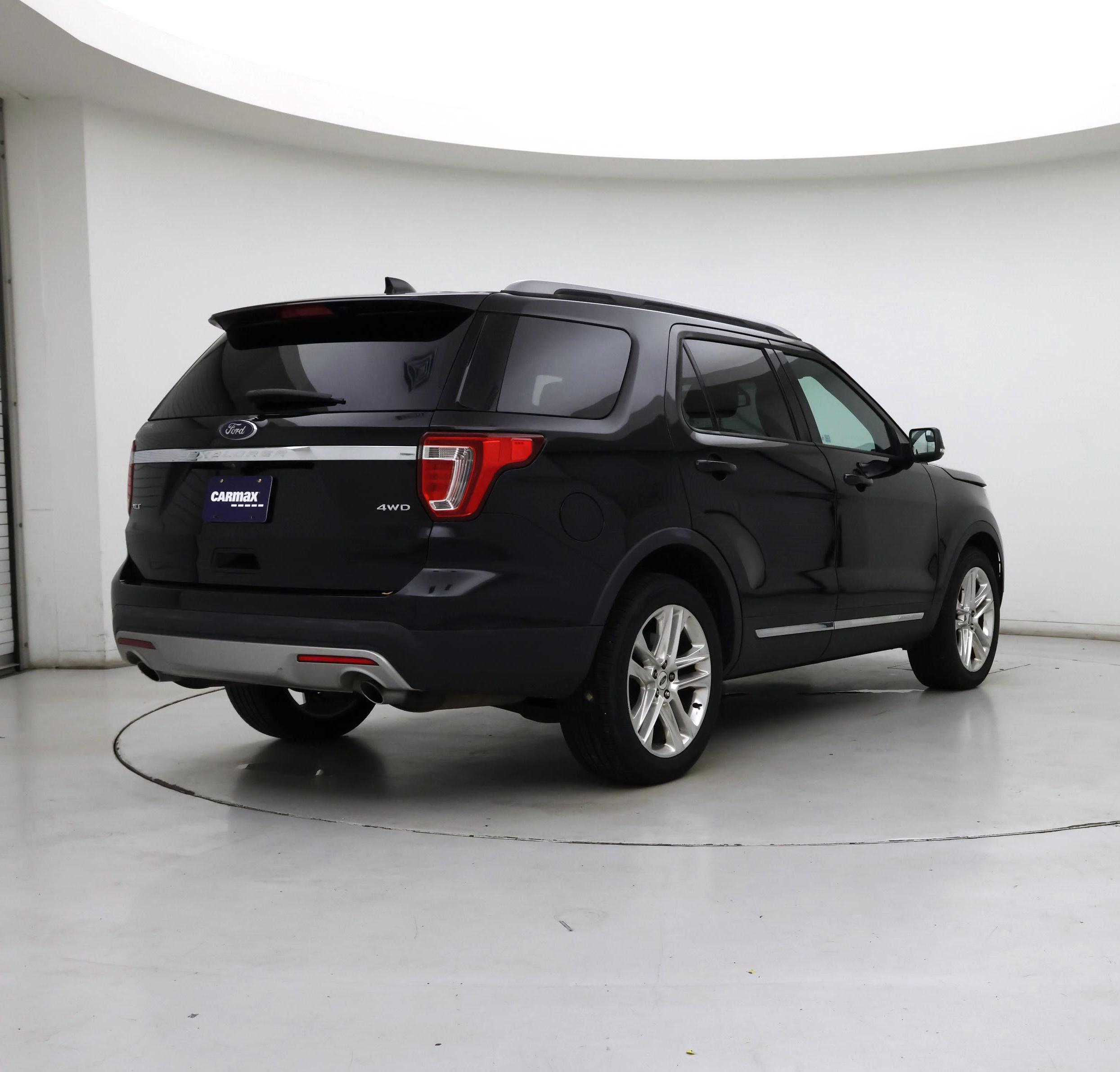Thumbnail: 2017 Ford Explorer - 8