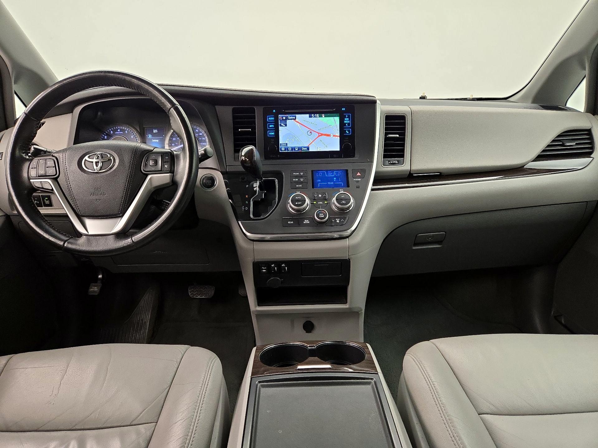 Thumbnail: 2015 Toyota Sienna - 9
