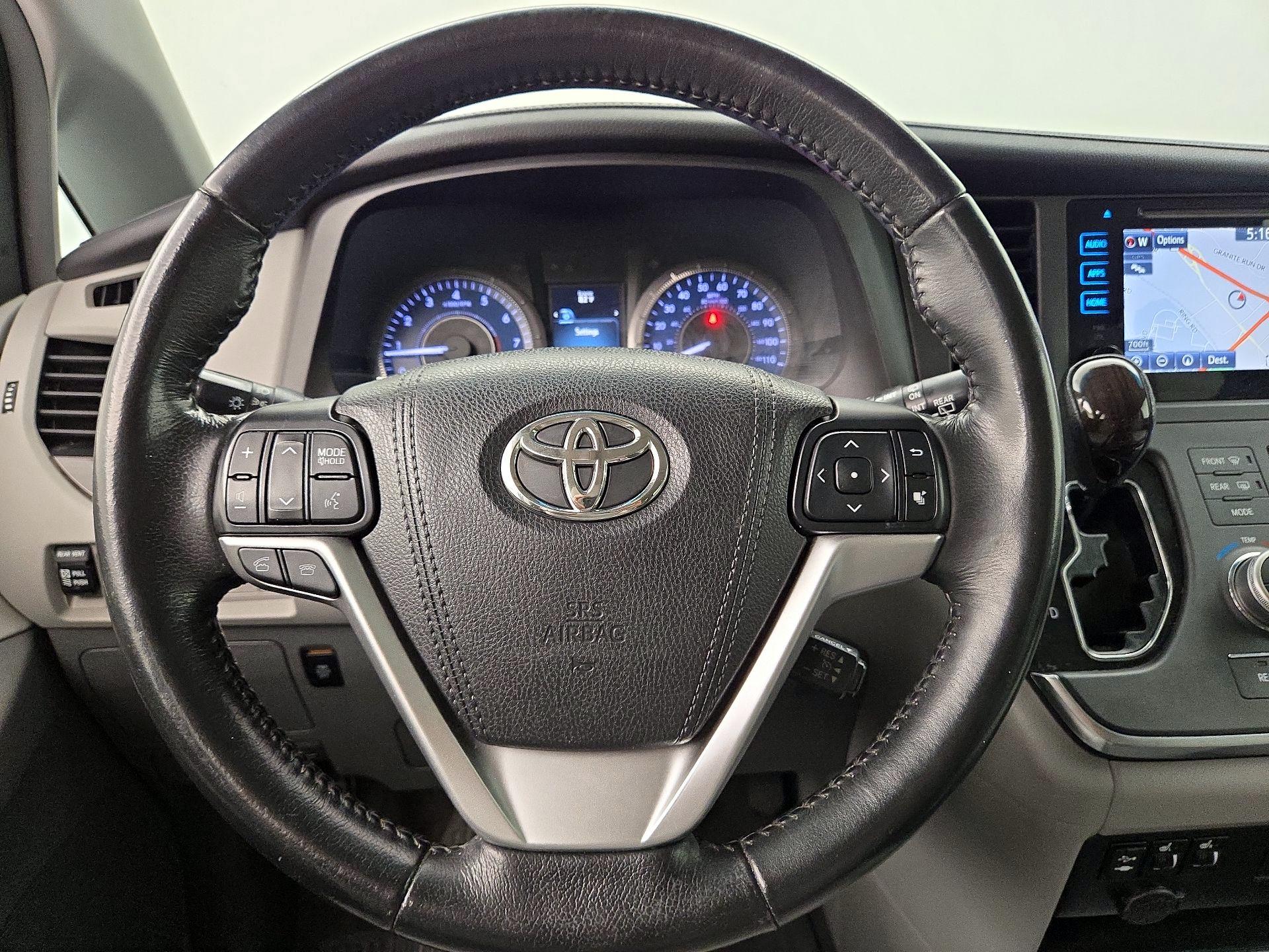 Thumbnail: 2015 Toyota Sienna - 10