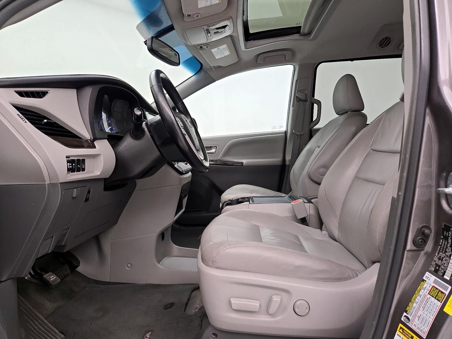 Thumbnail: 2015 Toyota Sienna - 11