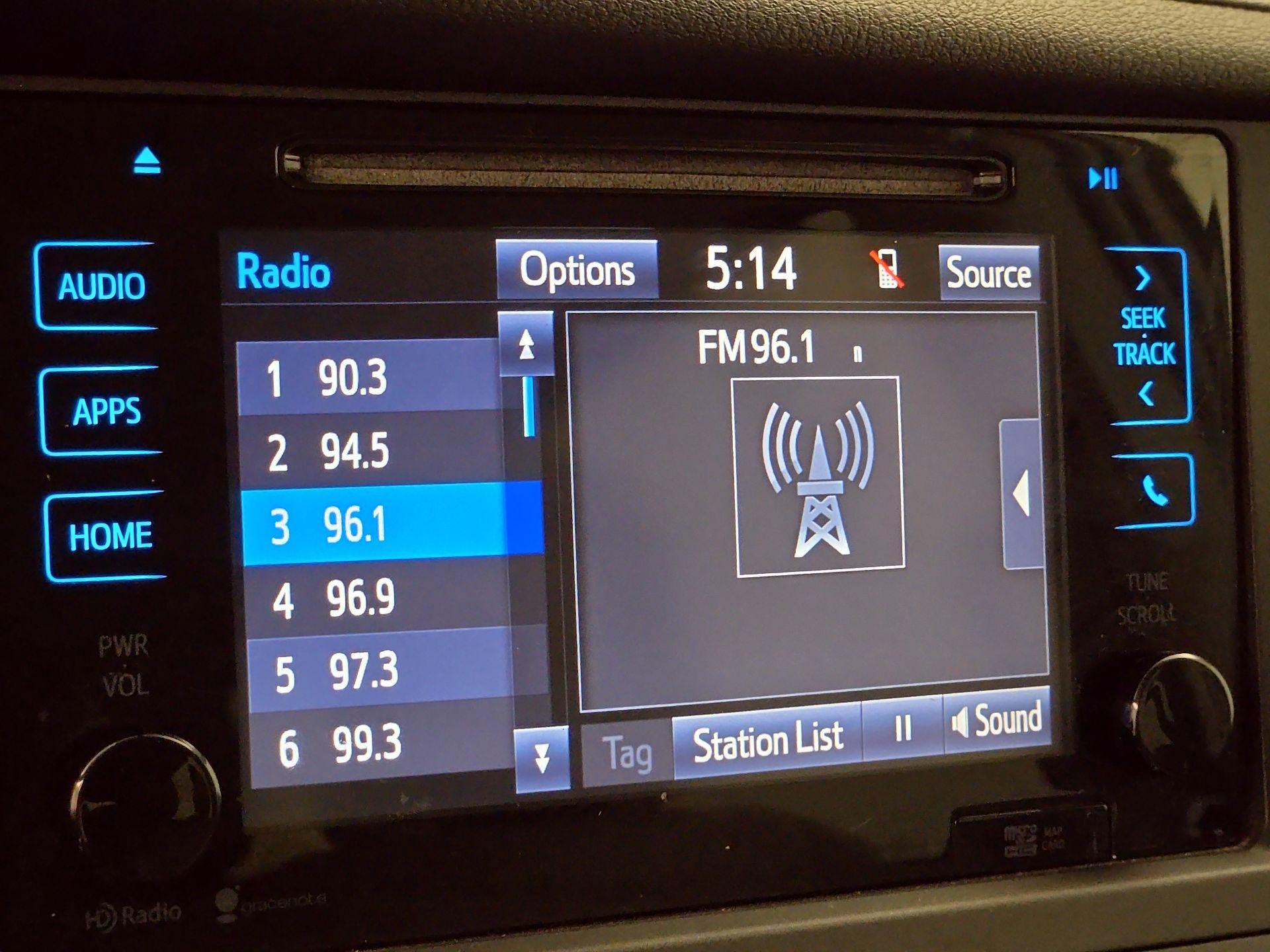 Thumbnail: 2015 Toyota Sienna - 16