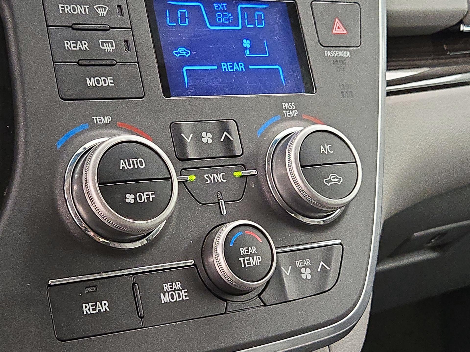 Thumbnail: 2015 Toyota Sienna - 17
