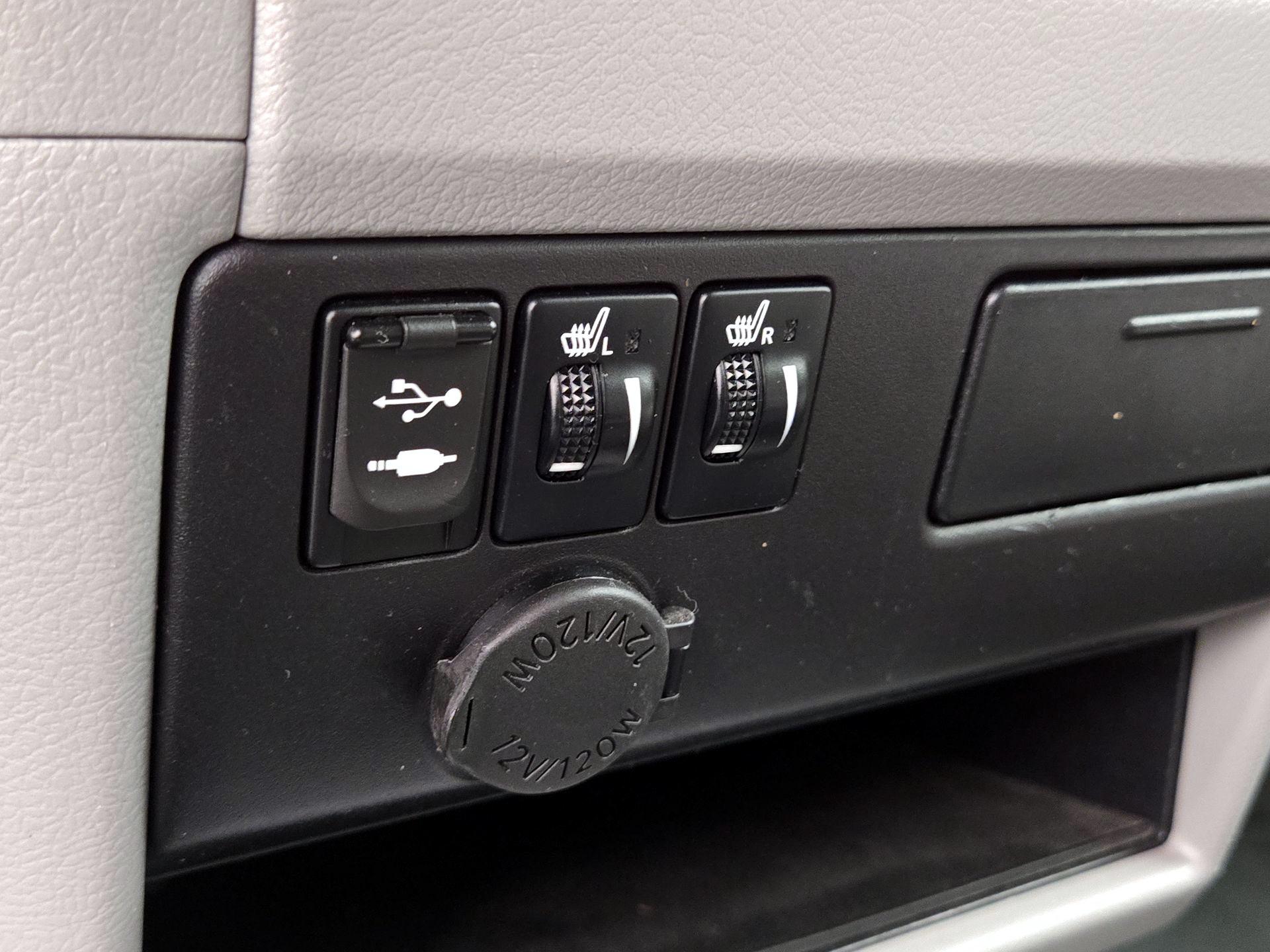 Thumbnail: 2015 Toyota Sienna - 19