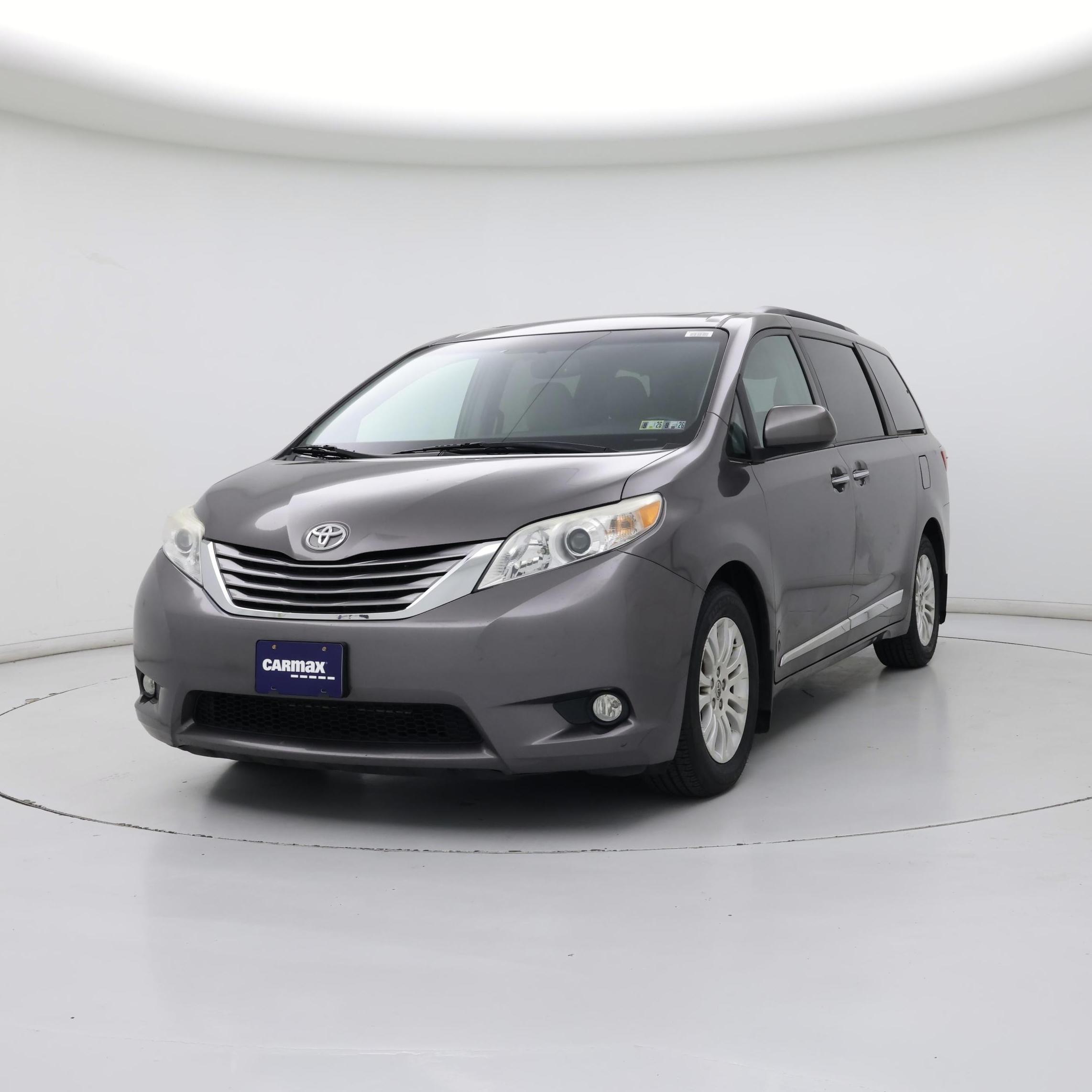Thumbnail: 2015 Toyota Sienna - 4