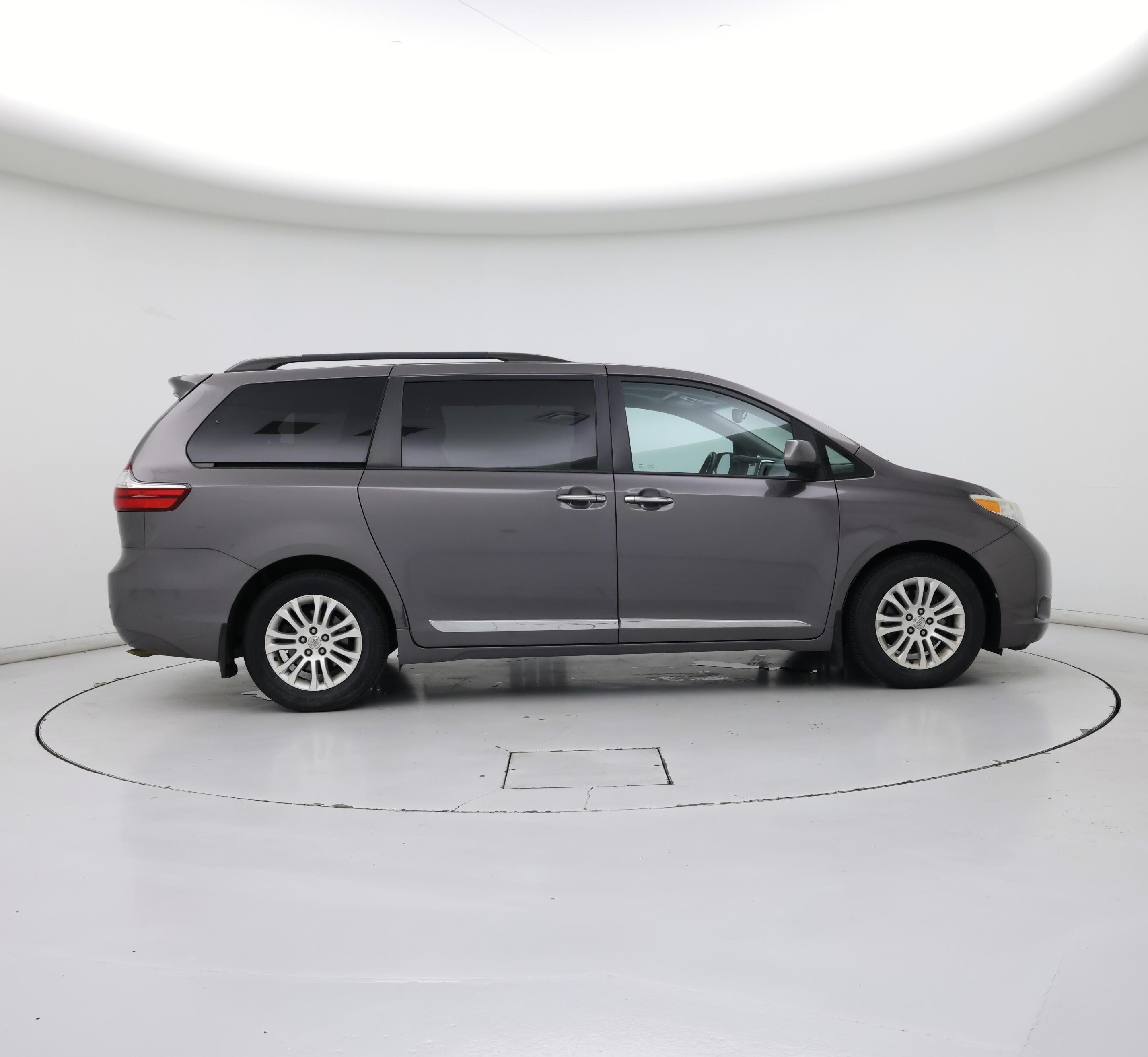 Thumbnail: 2015 Toyota Sienna - 7