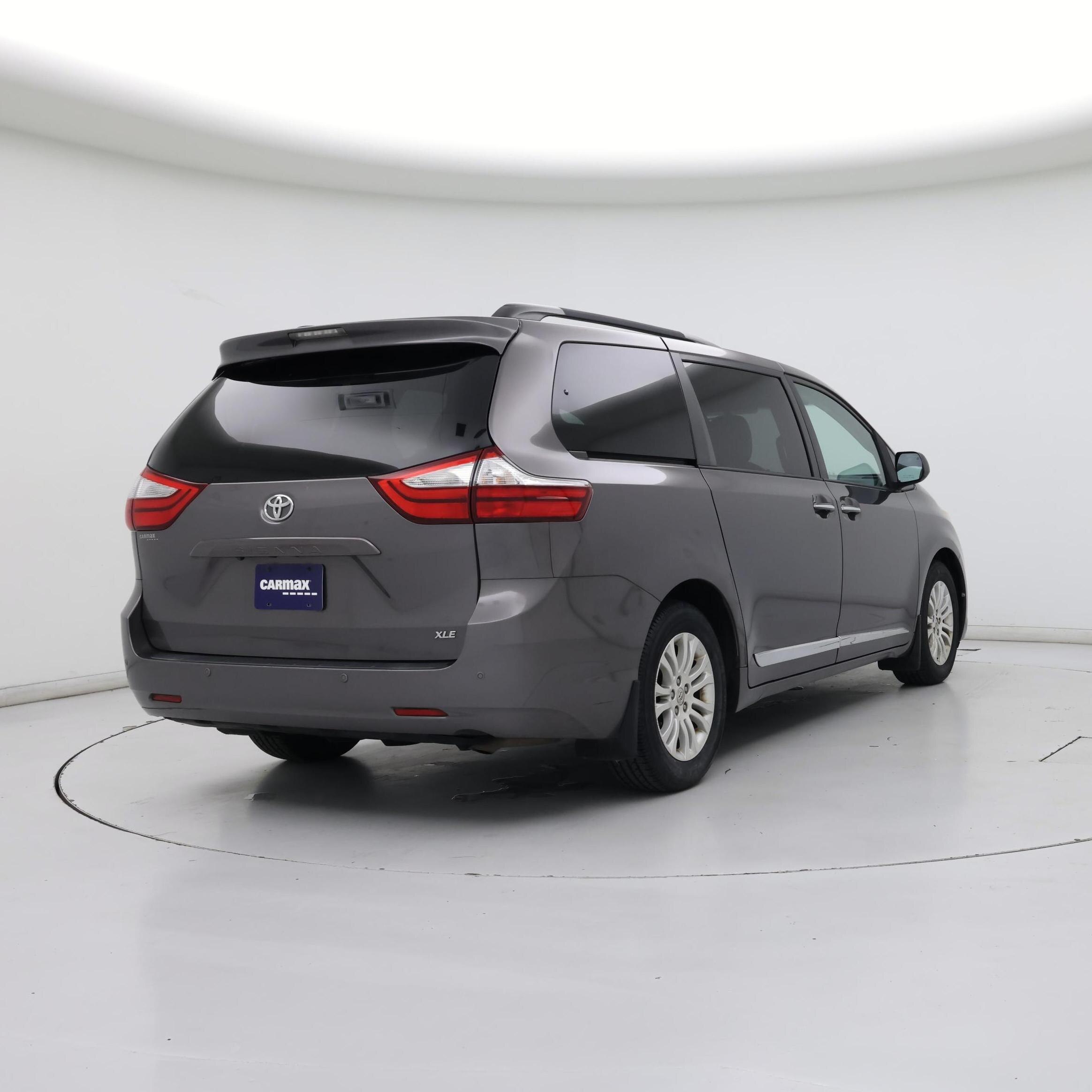 Thumbnail: 2015 Toyota Sienna - 8